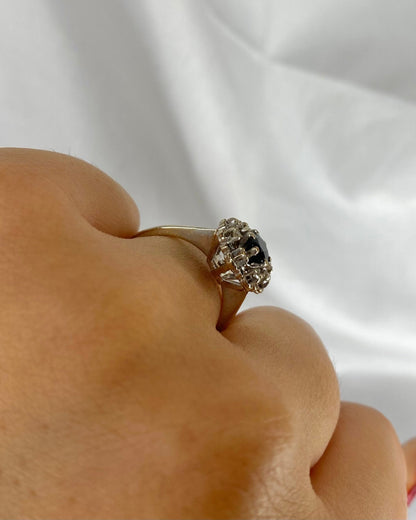 Bague Marguerite Saphir 0.60 carat &amp; 8 Diamants &quot;Mathilda&quot; - Elliade Paris