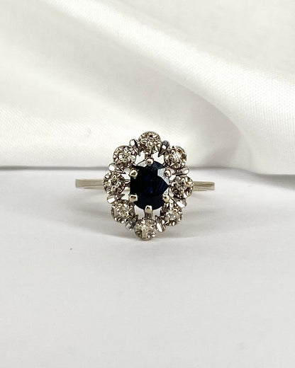 Bague Marguerite Saphir 0.60 carat &amp; 8 Diamants &quot;Mathilda&quot; - Elliade Paris