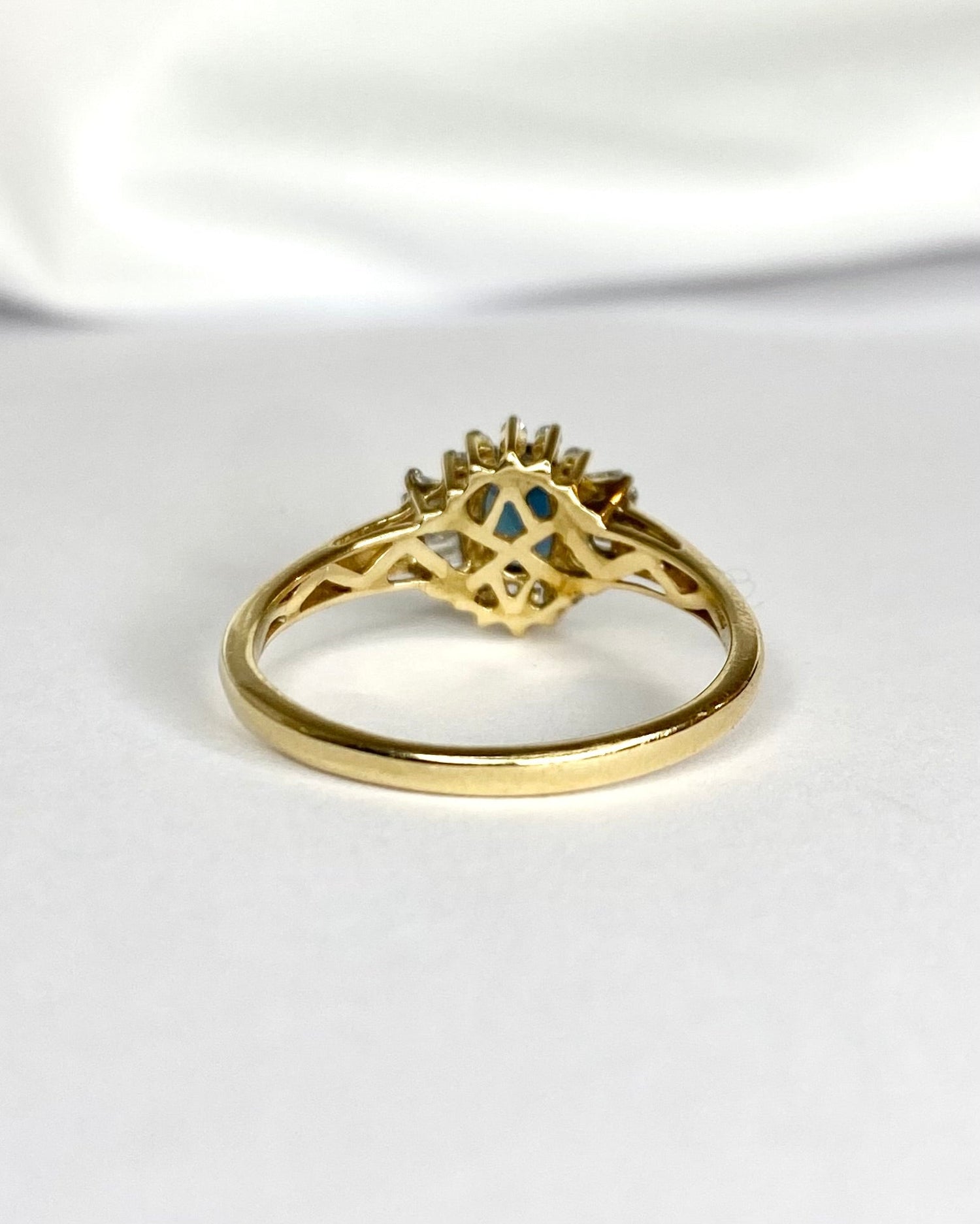 Bague Marguerite Saphir 0.60 carat &amp; Diamants 0.25 carat "Soizic" - Elliade Paris