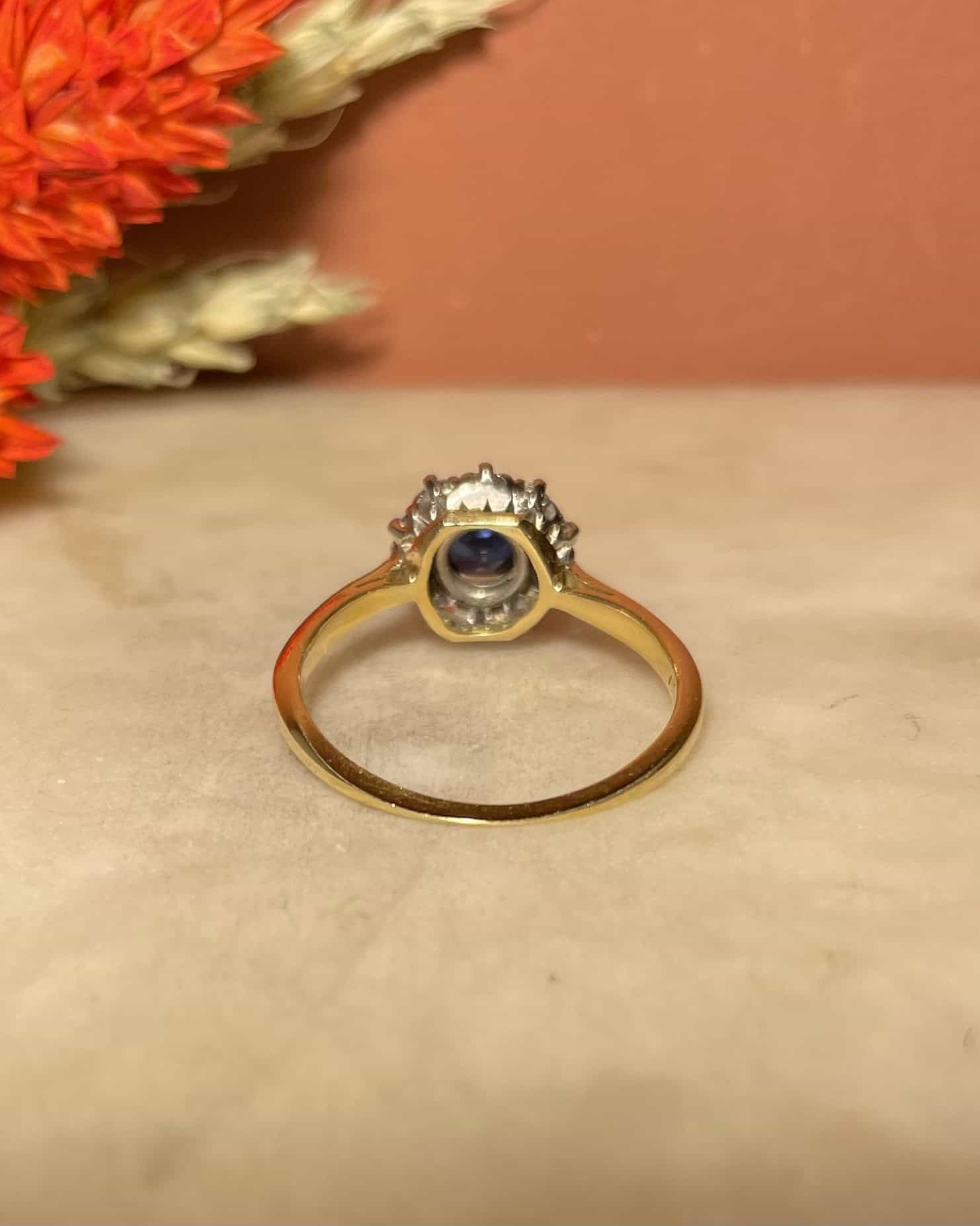 Bague Marguerite Saphir 0.60 carat &amp; Diamants 0.30 carat "Ghaya" - Elliade Paris