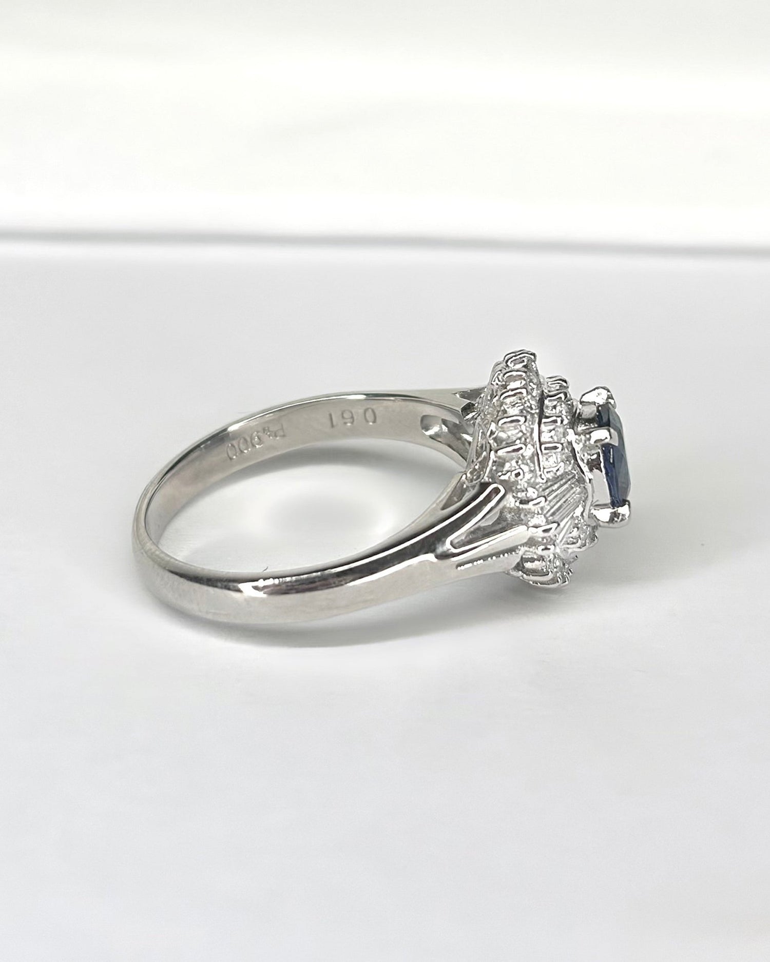 Bague Marguerite Saphir 0.60 carat &amp; Diamants 0.30 carat "Lana" - Elliade Paris