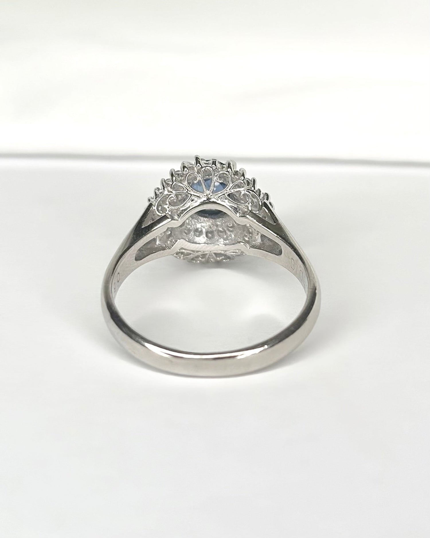 Bague Marguerite Saphir 0.60 carat &amp; Diamants 0.30 carat "Lana" - Elliade Paris