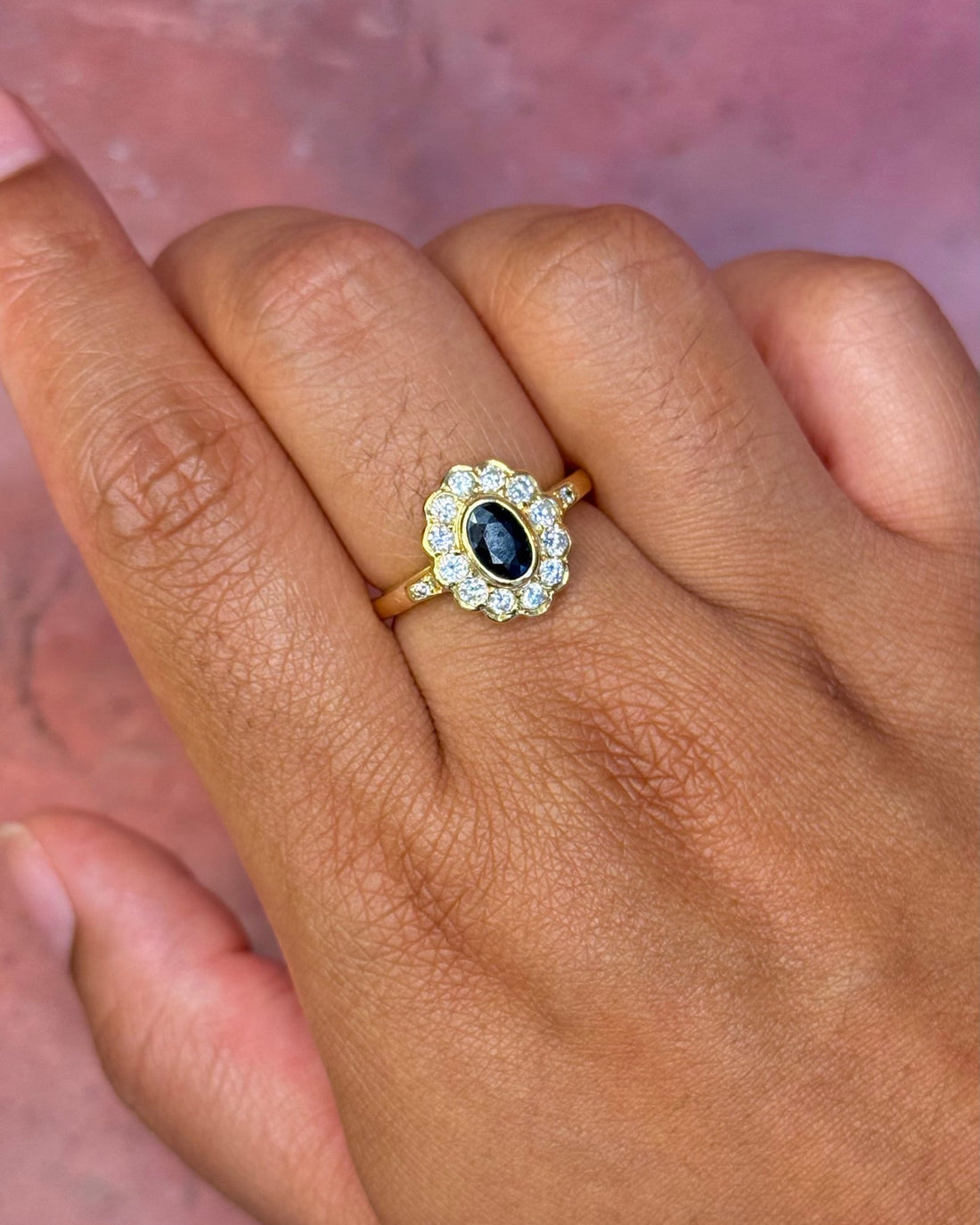 Bague Marguerite Saphir 0.60 carat &amp; Diamants 0.39 carat 5.34g "Edith" - Elliade Paris