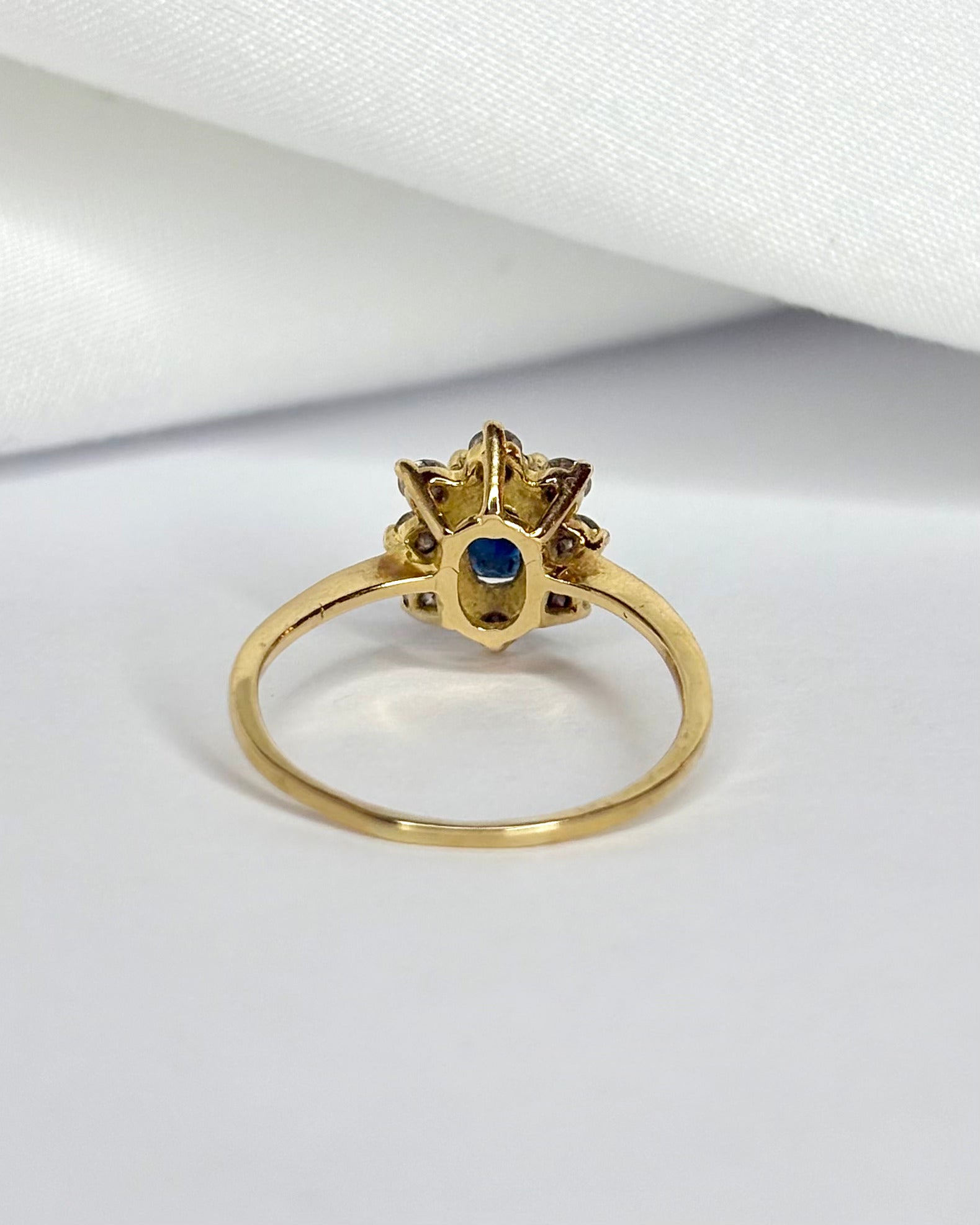 Bague Marguerite Saphir 0.60 carat &amp; Diamants 0.40 carat "Solange" - Elliade Paris