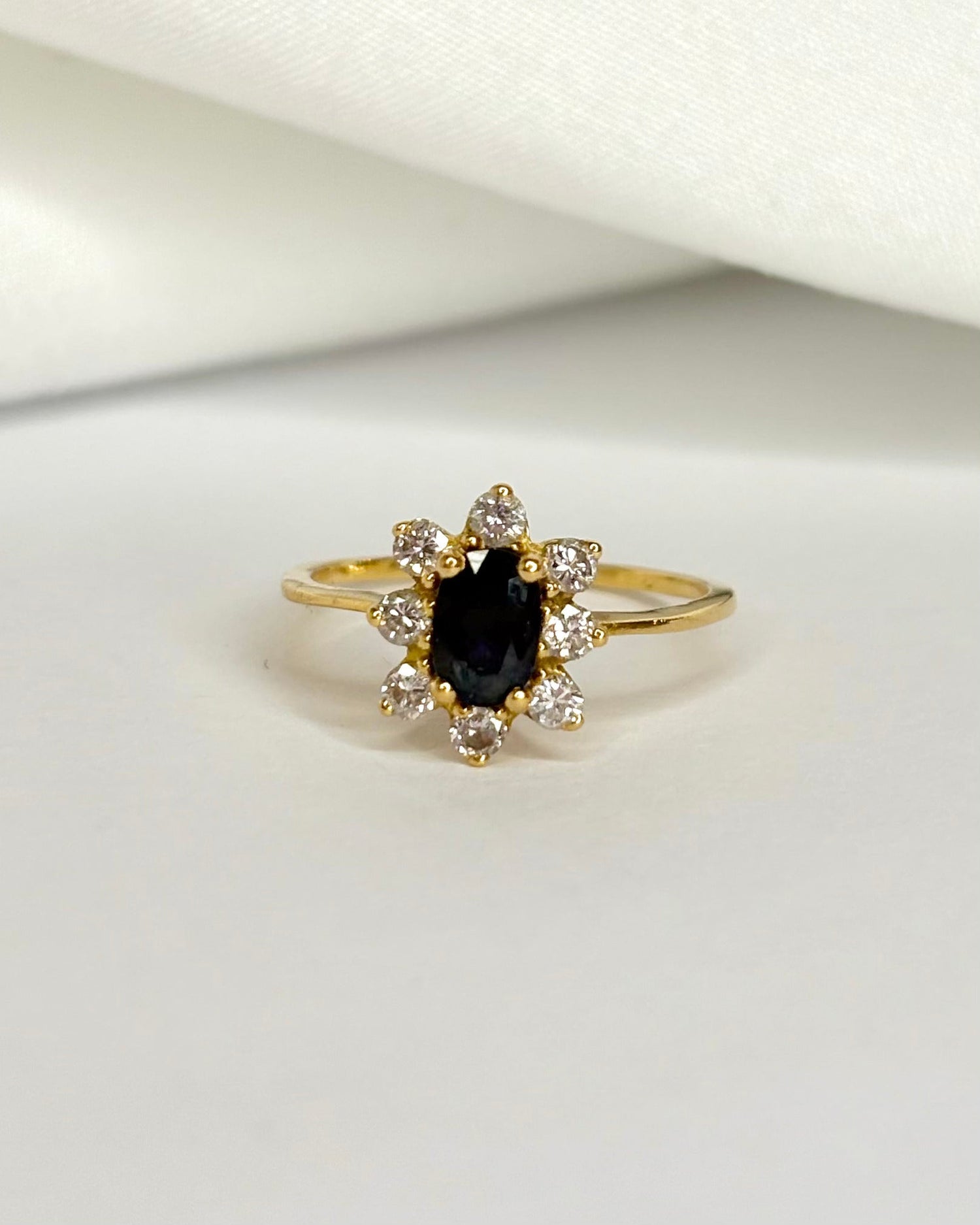 Bague Marguerite Saphir 0.60 carat &amp; Diamants 0.40 carat "Solange" - Elliade Paris