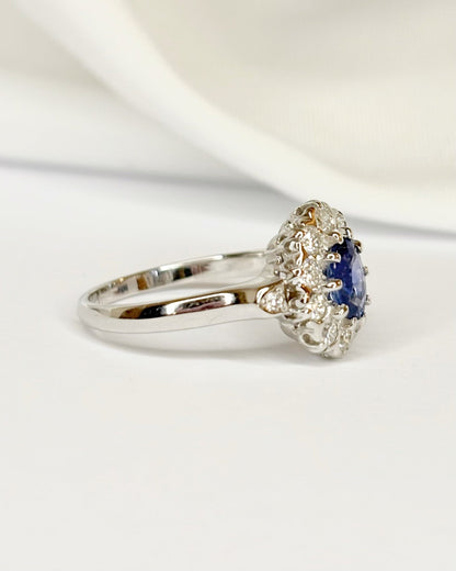 Bague Marguerite Saphir 0.60 carat &amp; Diamants 0.48 carat "Johanna" - Elliade Paris
