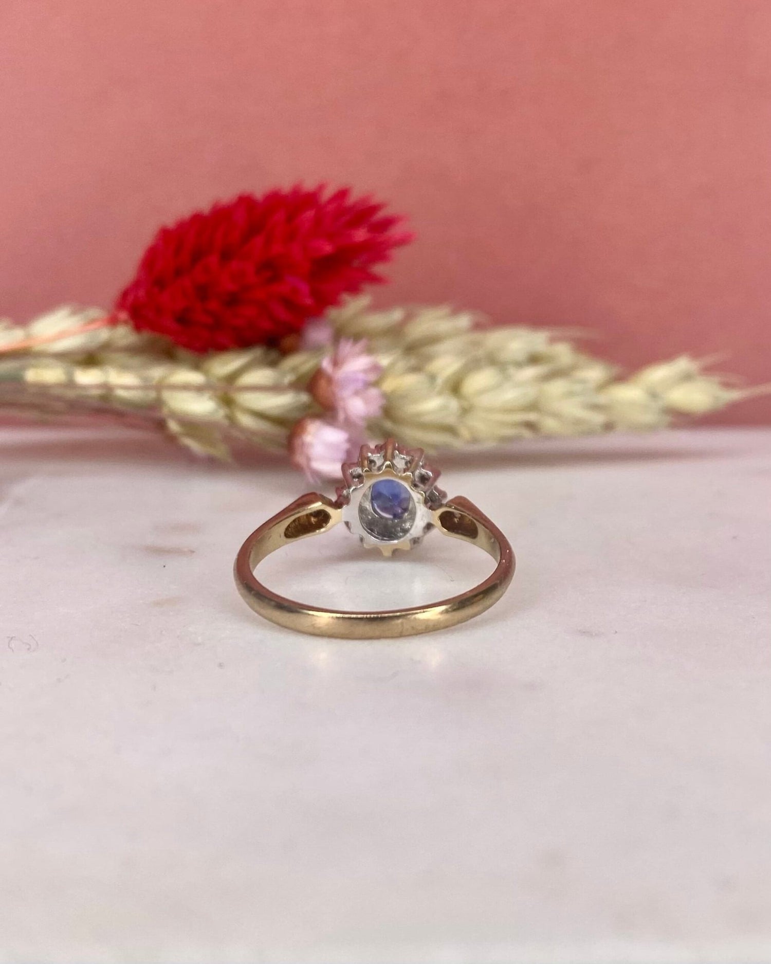 Bague Marguerite Saphir 0.60 Carat &amp; Diamants &quot;Adrienne&quot; - Elliade Paris