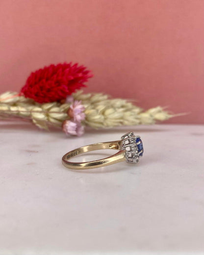 Bague Marguerite Saphir 0.60 Carat &amp; Diamants &quot;Adrienne&quot; - Elliade Paris