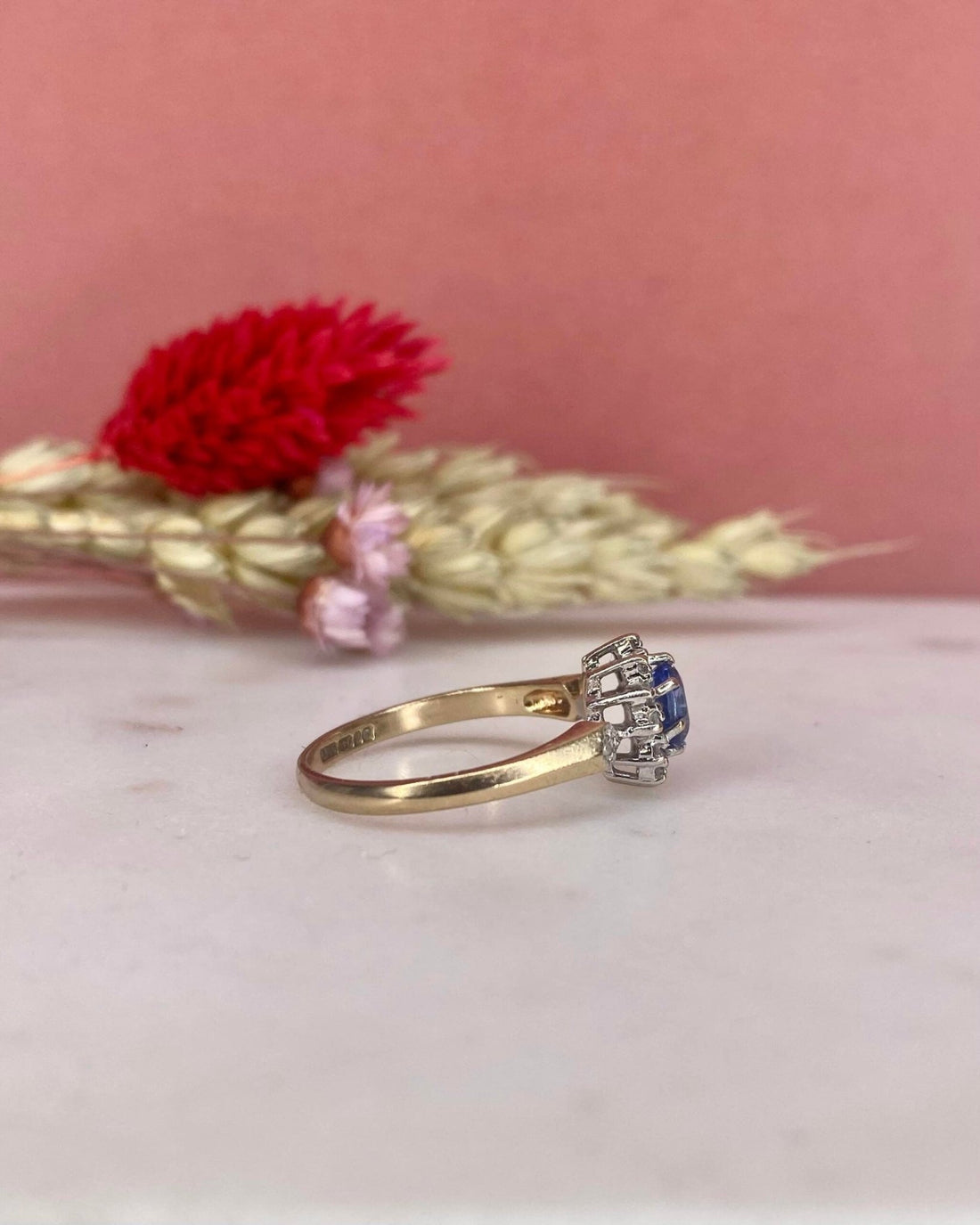 Bague Marguerite Saphir 0.60 Carat &amp; Diamants &quot;Adrienne&quot; - Elliade Paris