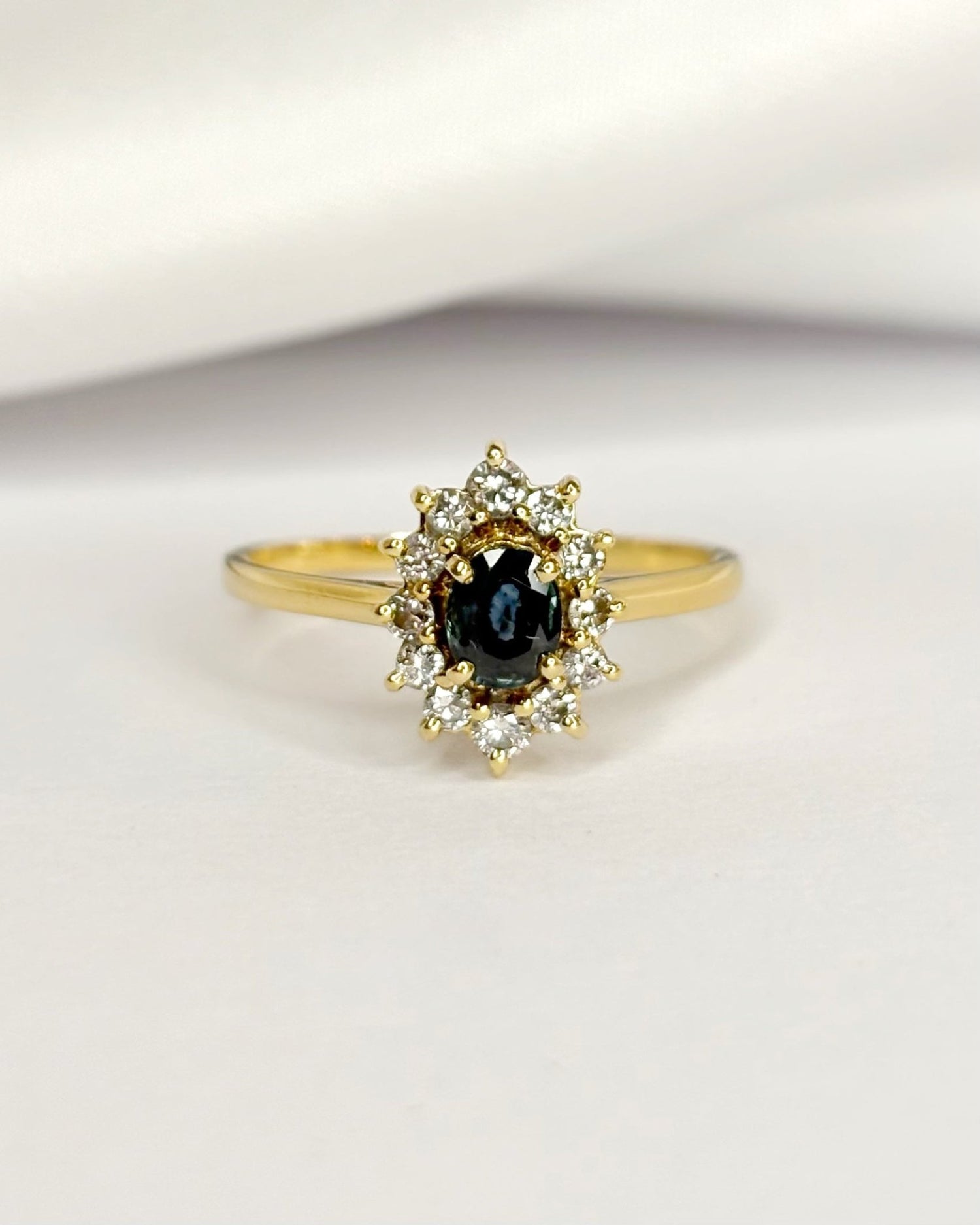 Bague Marguerite Saphir 0.60 carat &amp; Diamants "Aurora" - Elliade Paris