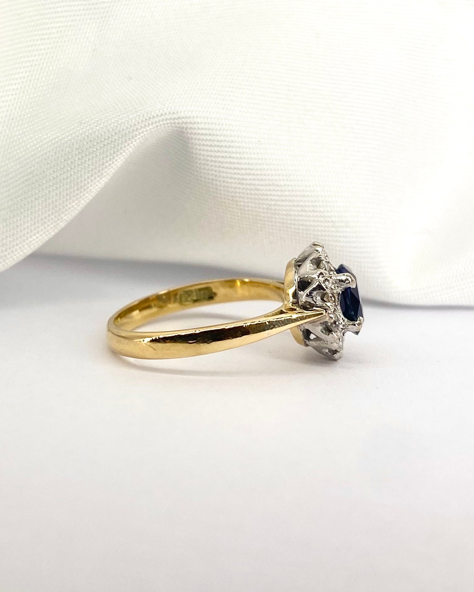Bague Marguerite Saphir 0.60 carat &amp; Diamants "Jade" - Elliade Paris