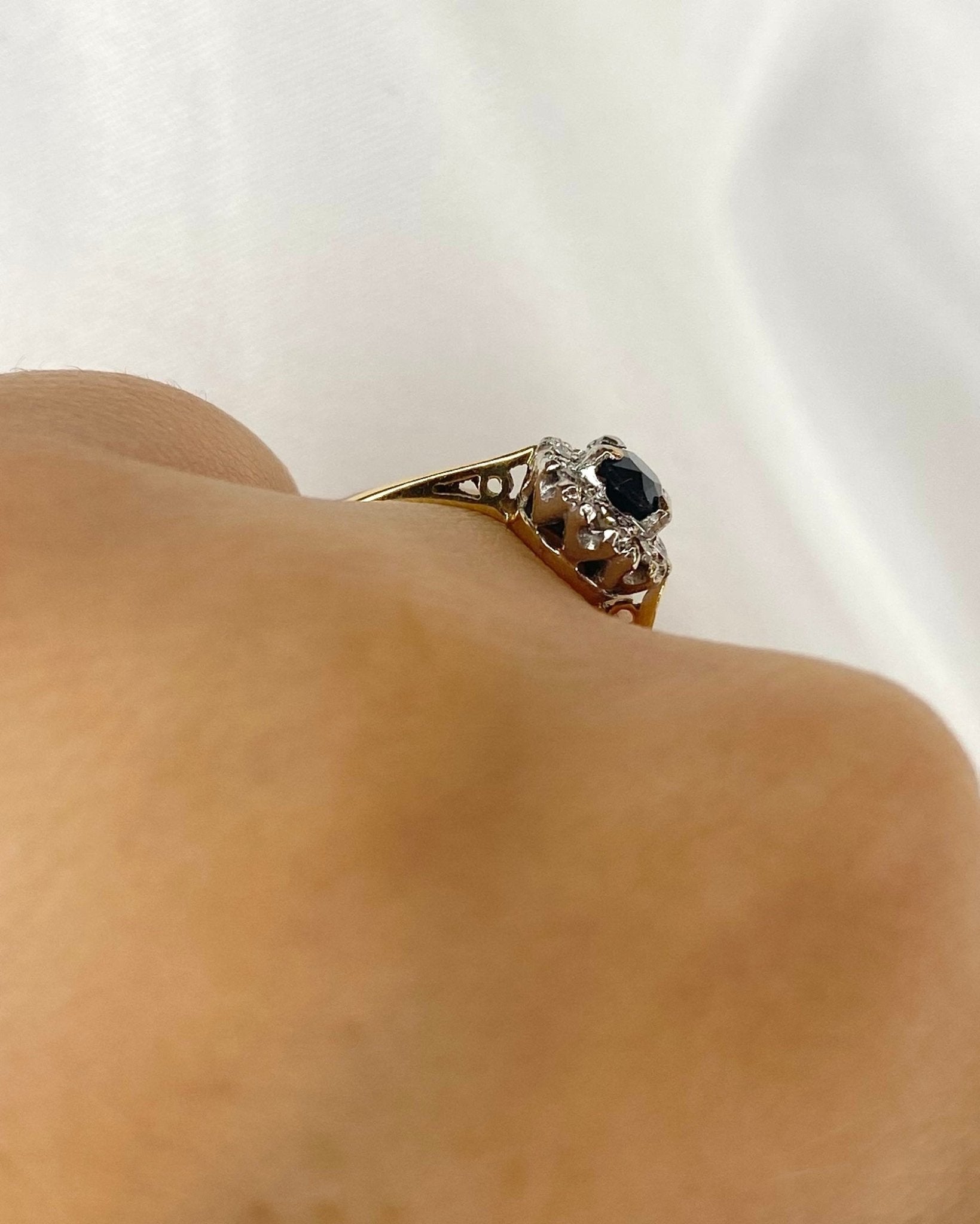 Bague Marguerite Saphir 0.60 carat &amp; Diamants "Jade" - Elliade Paris