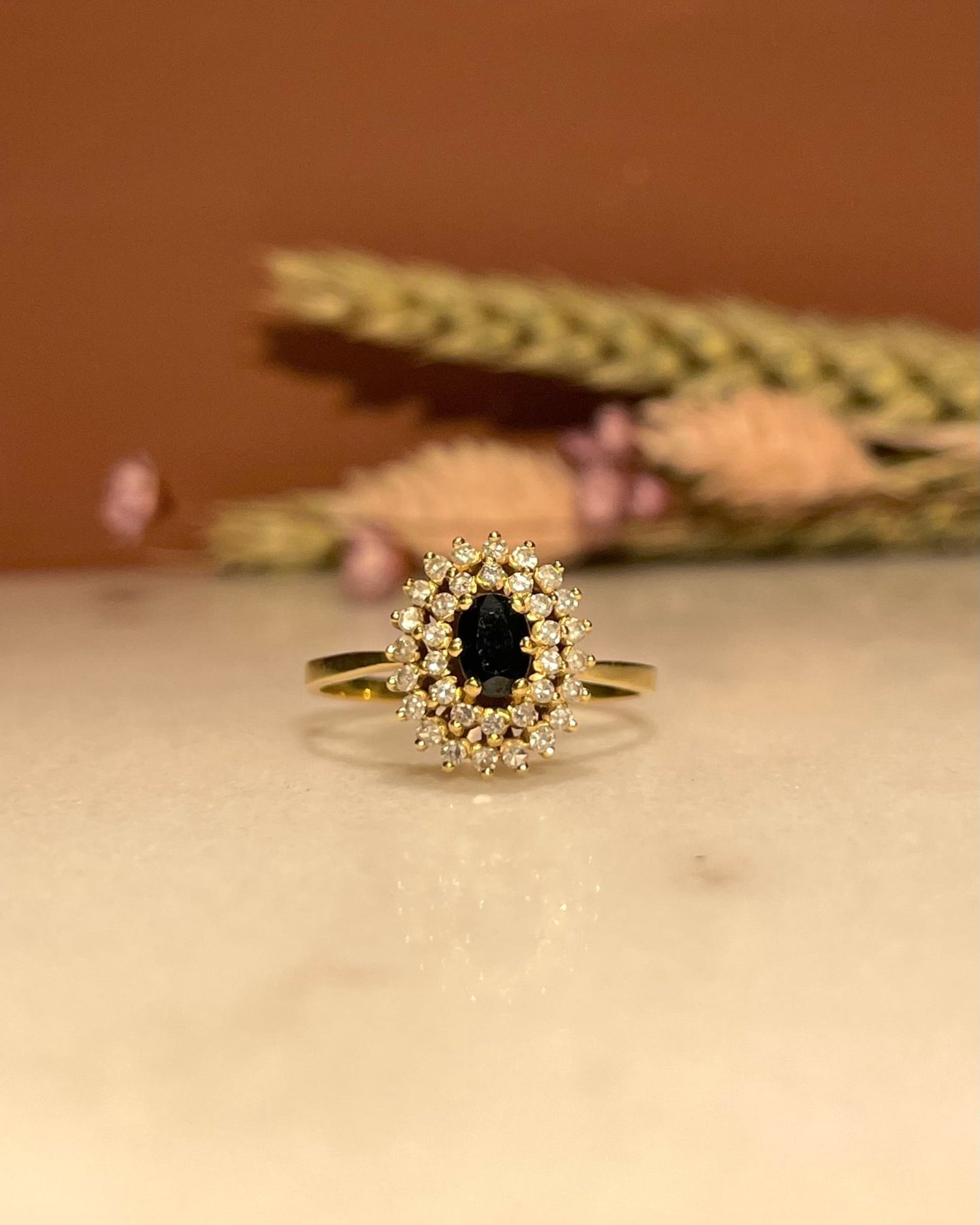 Bague Marguerite Saphir 0.60 carat &amp; Diamants &quot;Maria - José&quot; - Elliade Paris