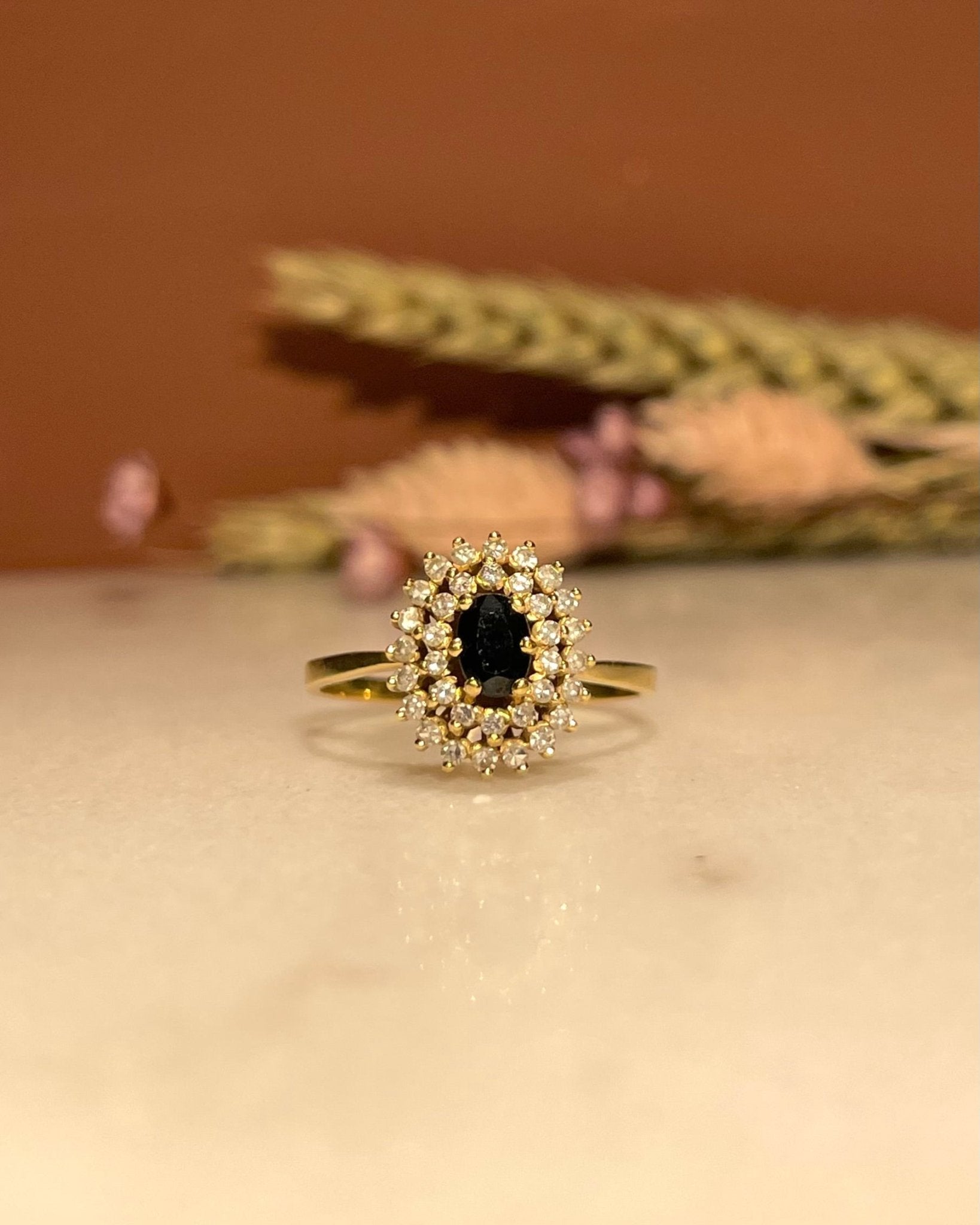 Bague Marguerite Saphir 0.60 carat &amp; Diamants "Maria - José" - Elliade Paris