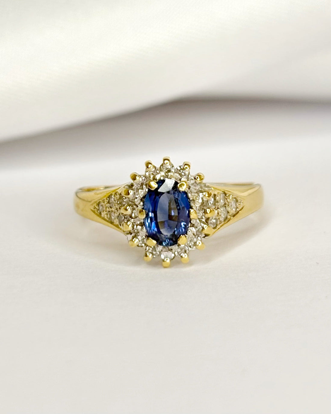 Bague Marguerite Saphir 0.60 carat &amp; Diamants "Raina" - Elliade Paris