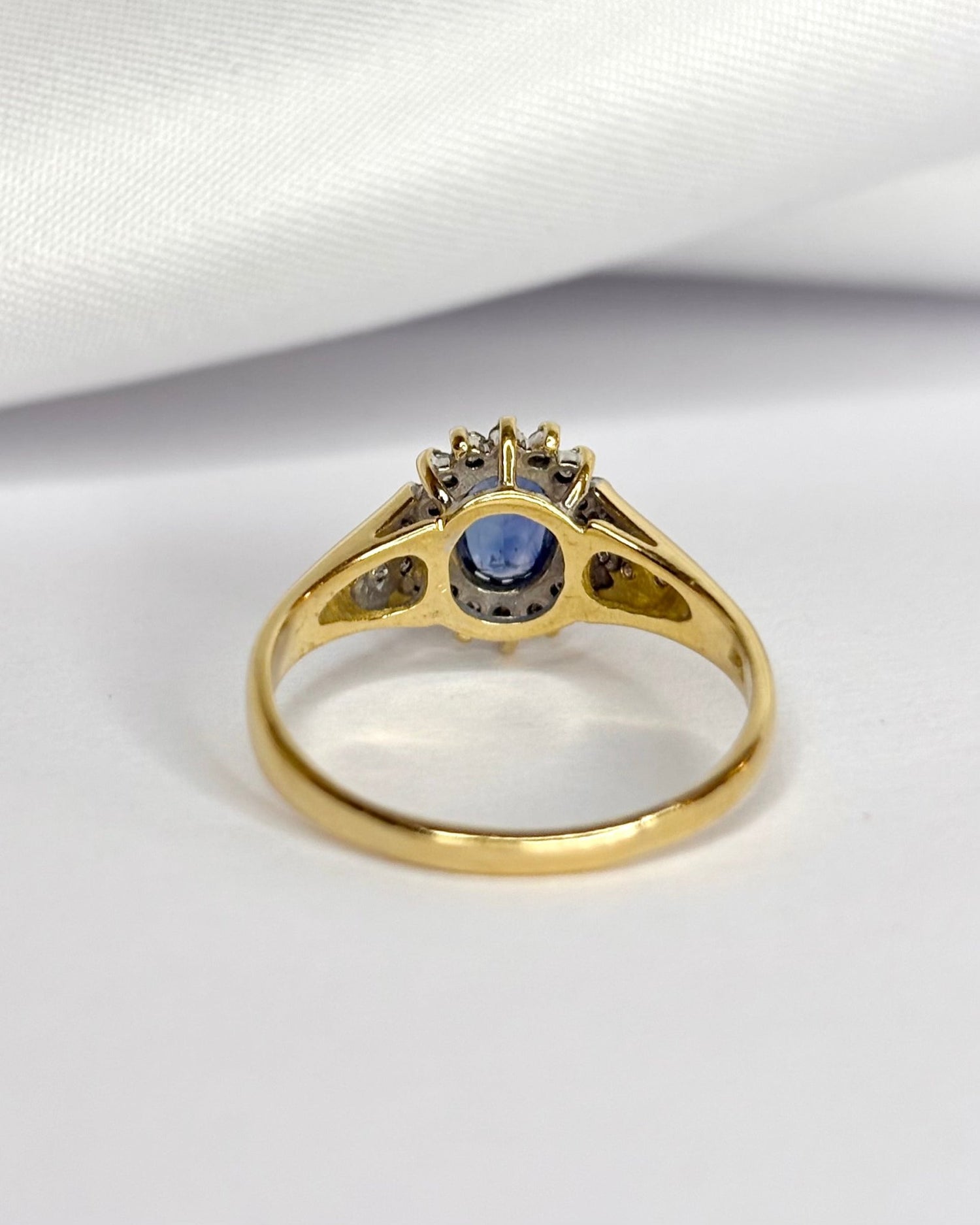 Bague Marguerite Saphir 0.60 carat &amp; Diamants "Raina" - Elliade Paris