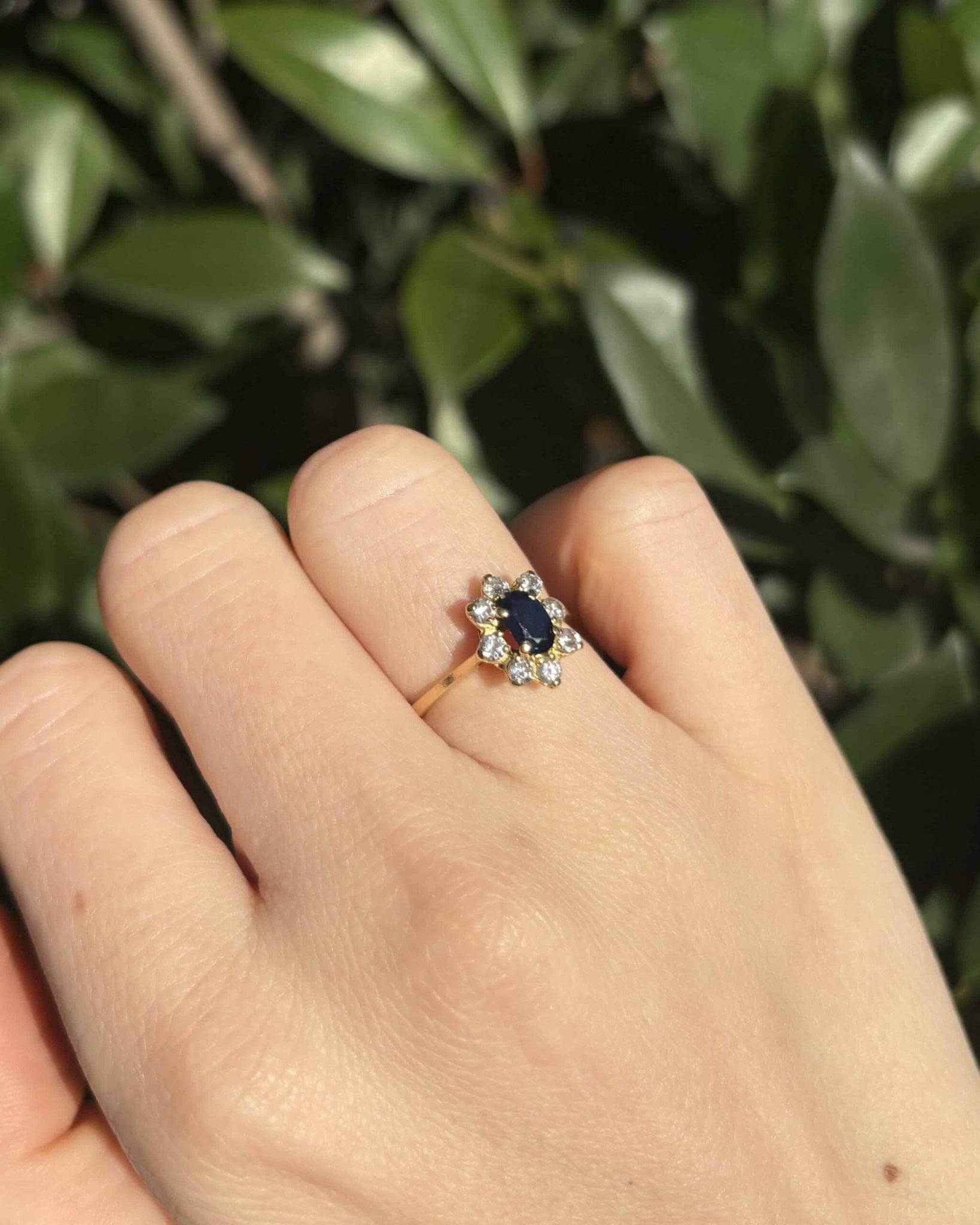 Bague Marguerite Saphir 0.60 carat &amp; Diamants "Selina" - Elliade Paris