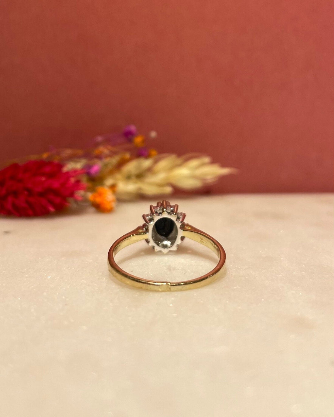 Bague Marguerite Saphir 0.65 Carat &amp; Diamants &quot;Cherry&quot; - Elliade Paris
