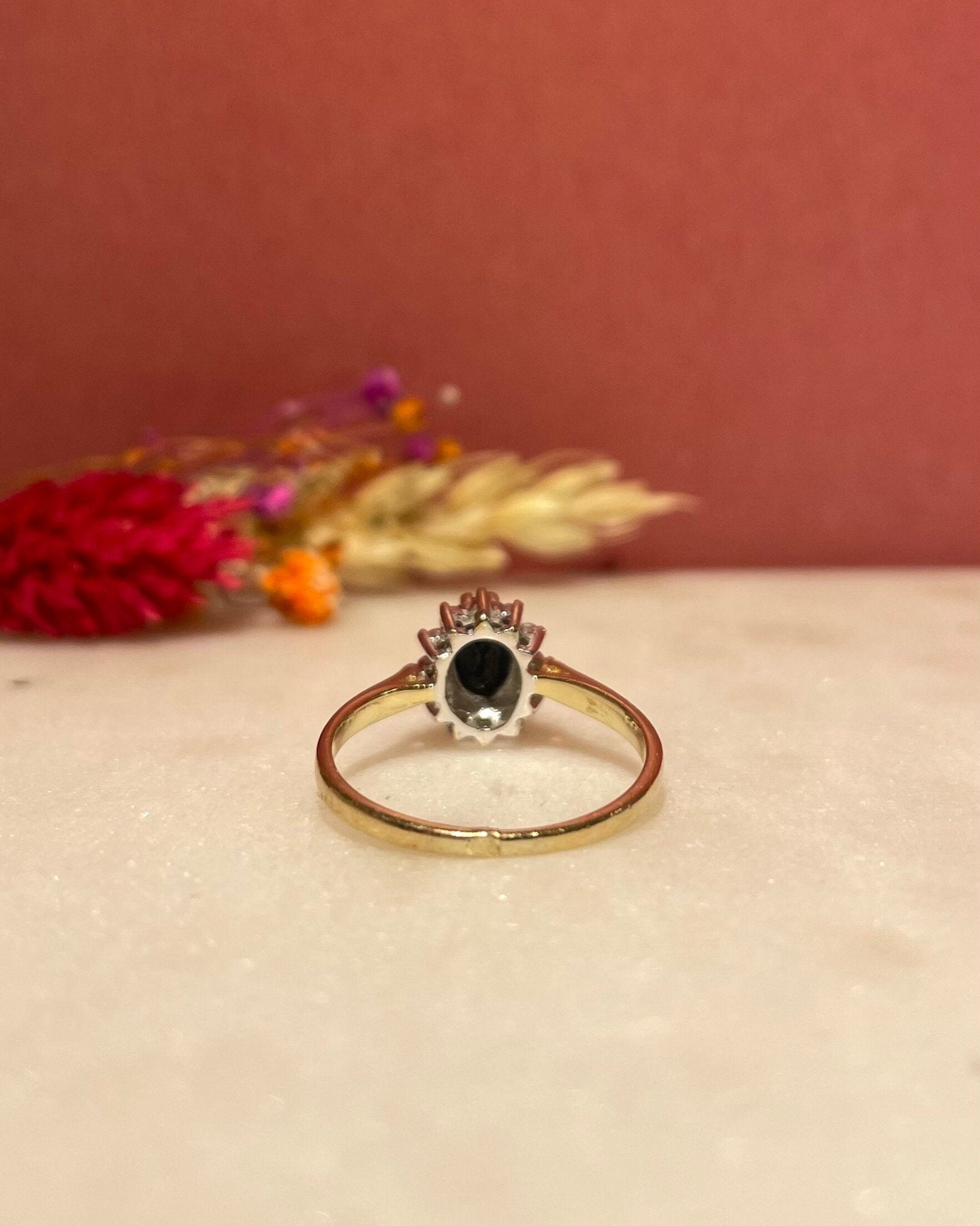 Bague Marguerite Saphir 0.65 Carat &amp; Diamants "Cherry" - Elliade Paris