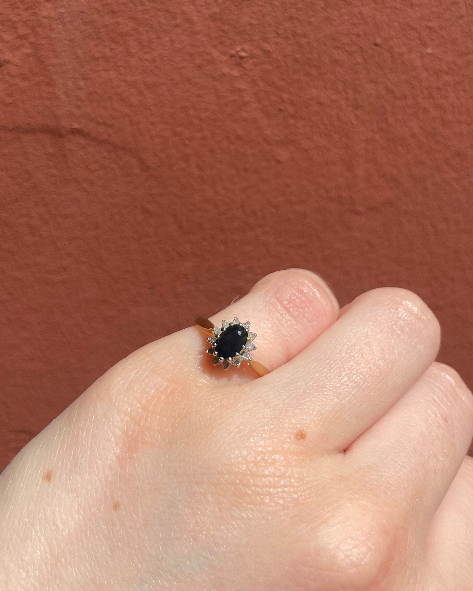 Bague Marguerite Saphir 0.65 Carat &amp; Diamants "Cherry" - Elliade Paris