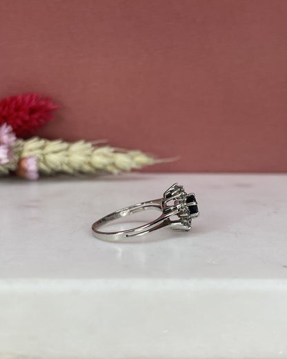Bague Marguerite Saphir 0.65 Carat &amp; Diamants &quot;Eden&quot; - Elliade Paris