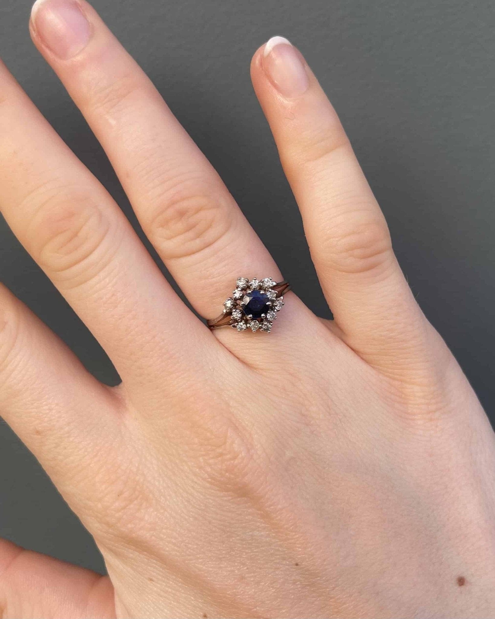 Bague Marguerite Saphir 0.65 Carat &amp; Diamants "Eden" - Elliade Paris