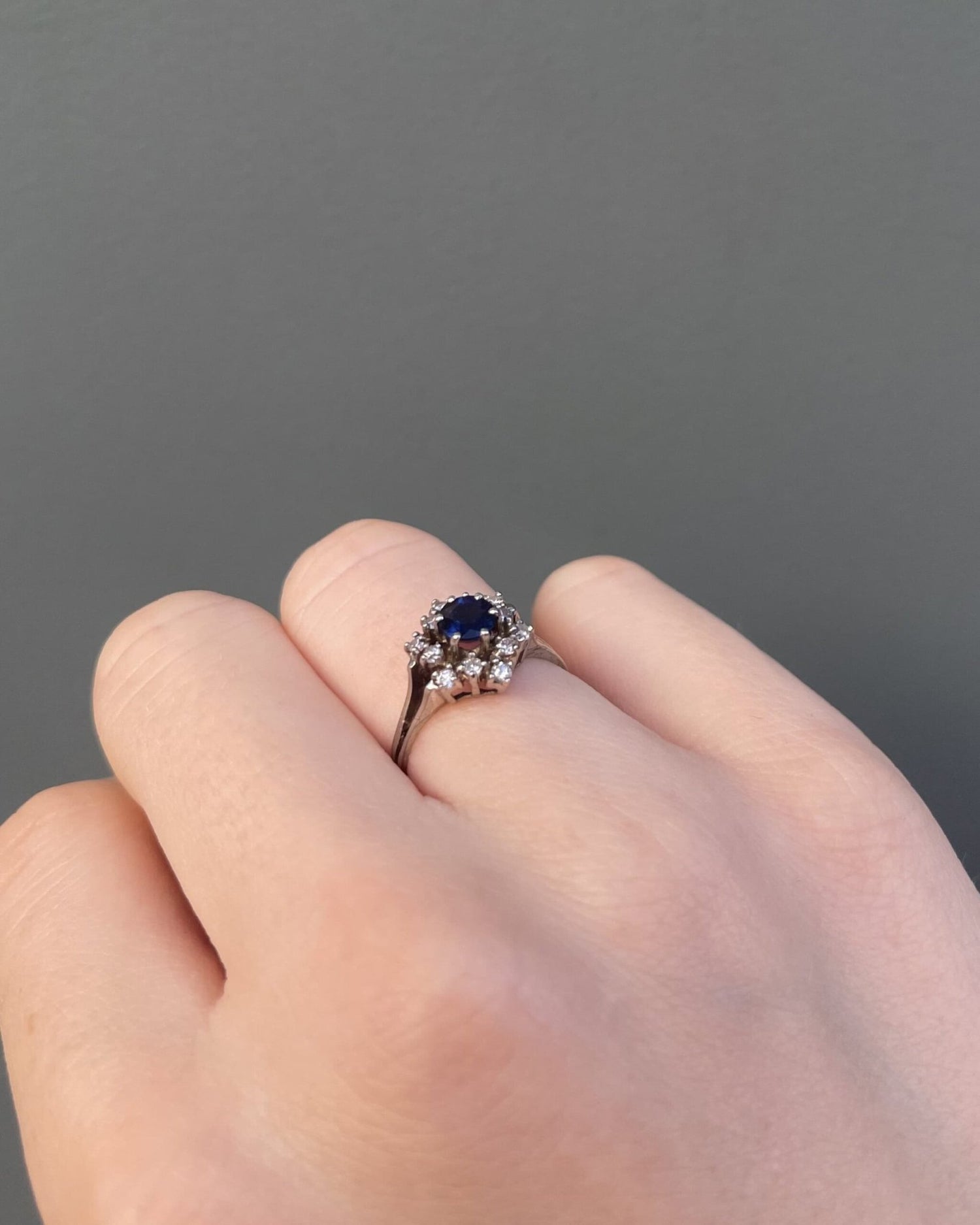 Bague Marguerite Saphir 0.65 Carat &amp; Diamants &quot;Eden&quot; - Elliade Paris