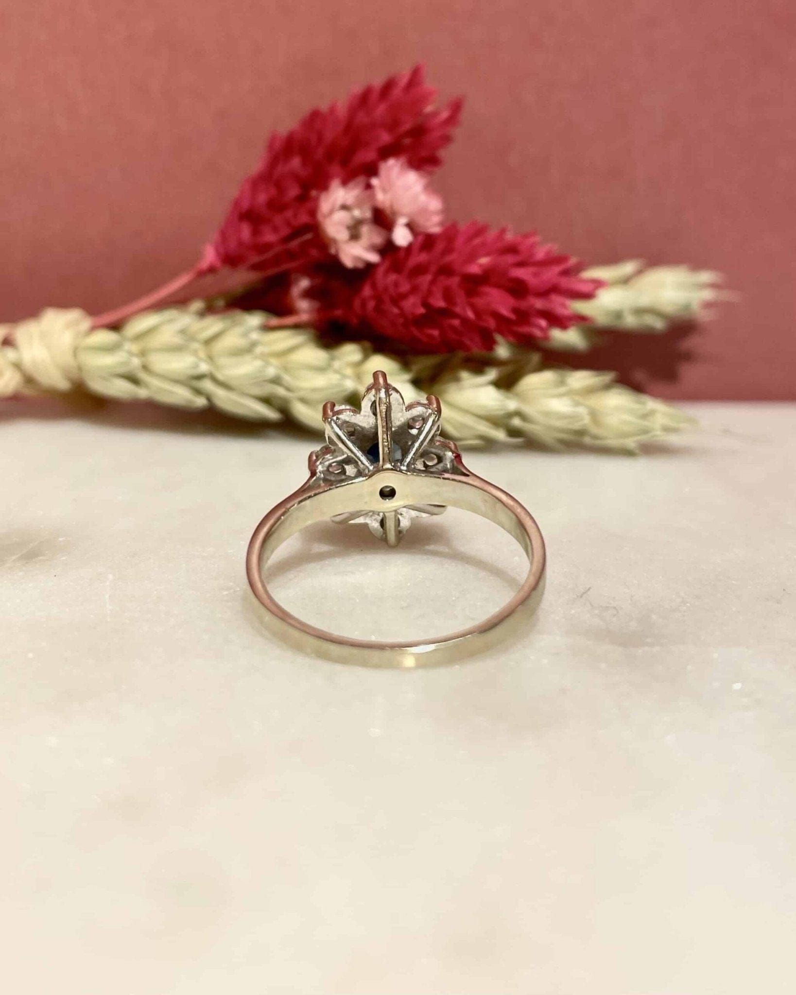 Bague Marguerite Saphir 0.65 Carat &amp; Diamants "Persia" - Elliade Paris