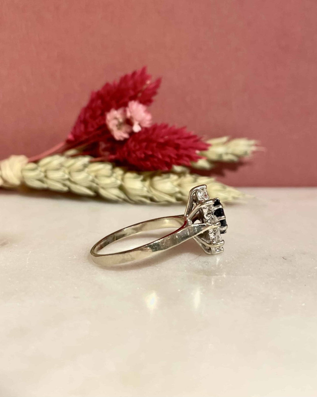 Bague Marguerite Saphir 0.65 Carat &amp; Diamants &quot;Persia&quot; - Elliade Paris