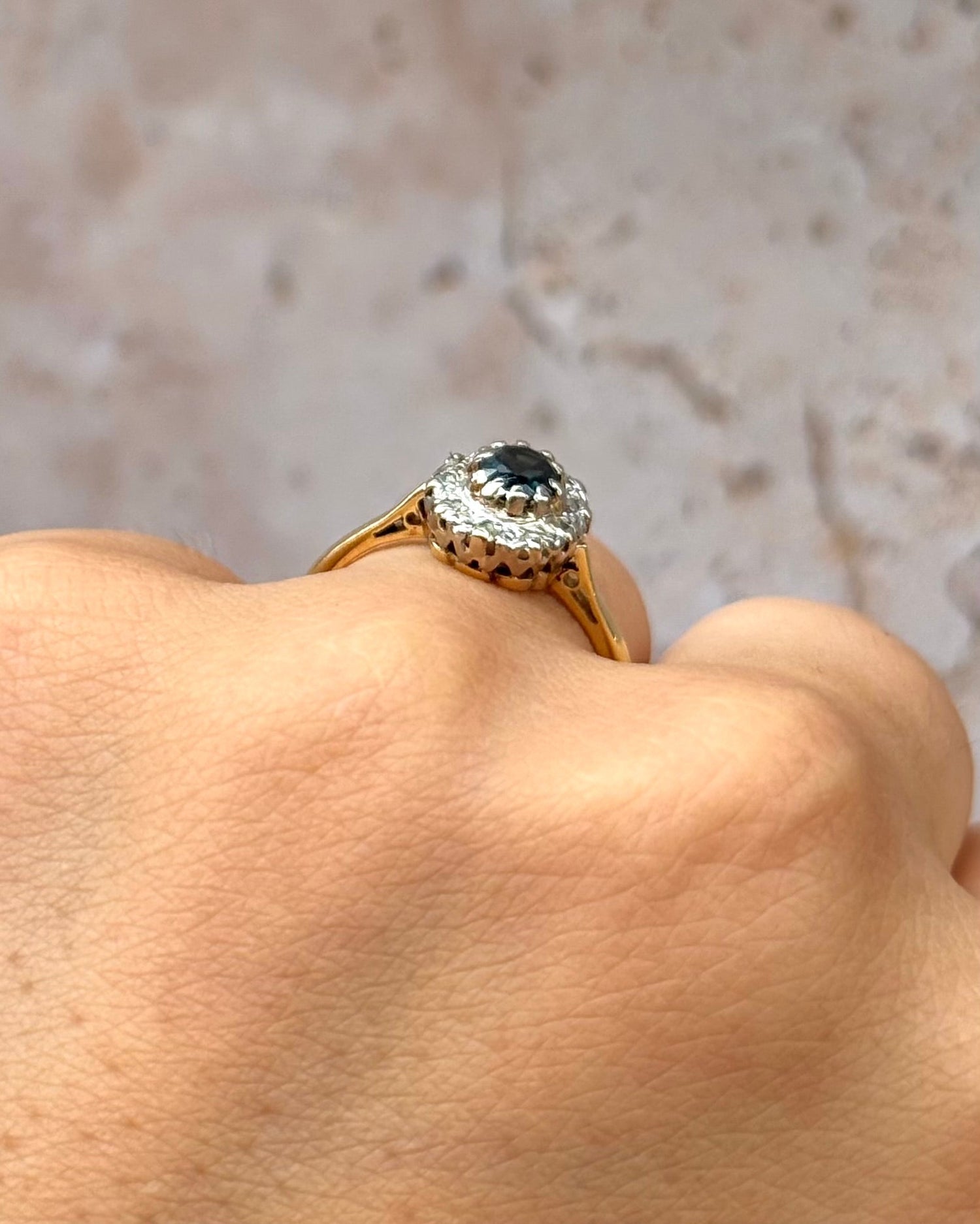 Bague Marguerite Saphir 0.65 carat &amp; Diamants "Sabrina" - Elliade Paris