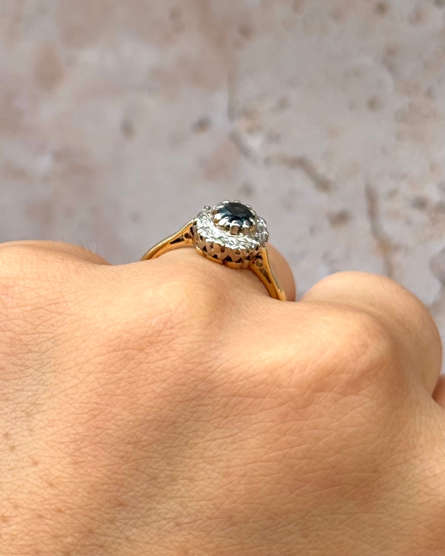 Bague Marguerite Saphir 0.65 carat &amp; Diamants "Sabrina" - Elliade Paris