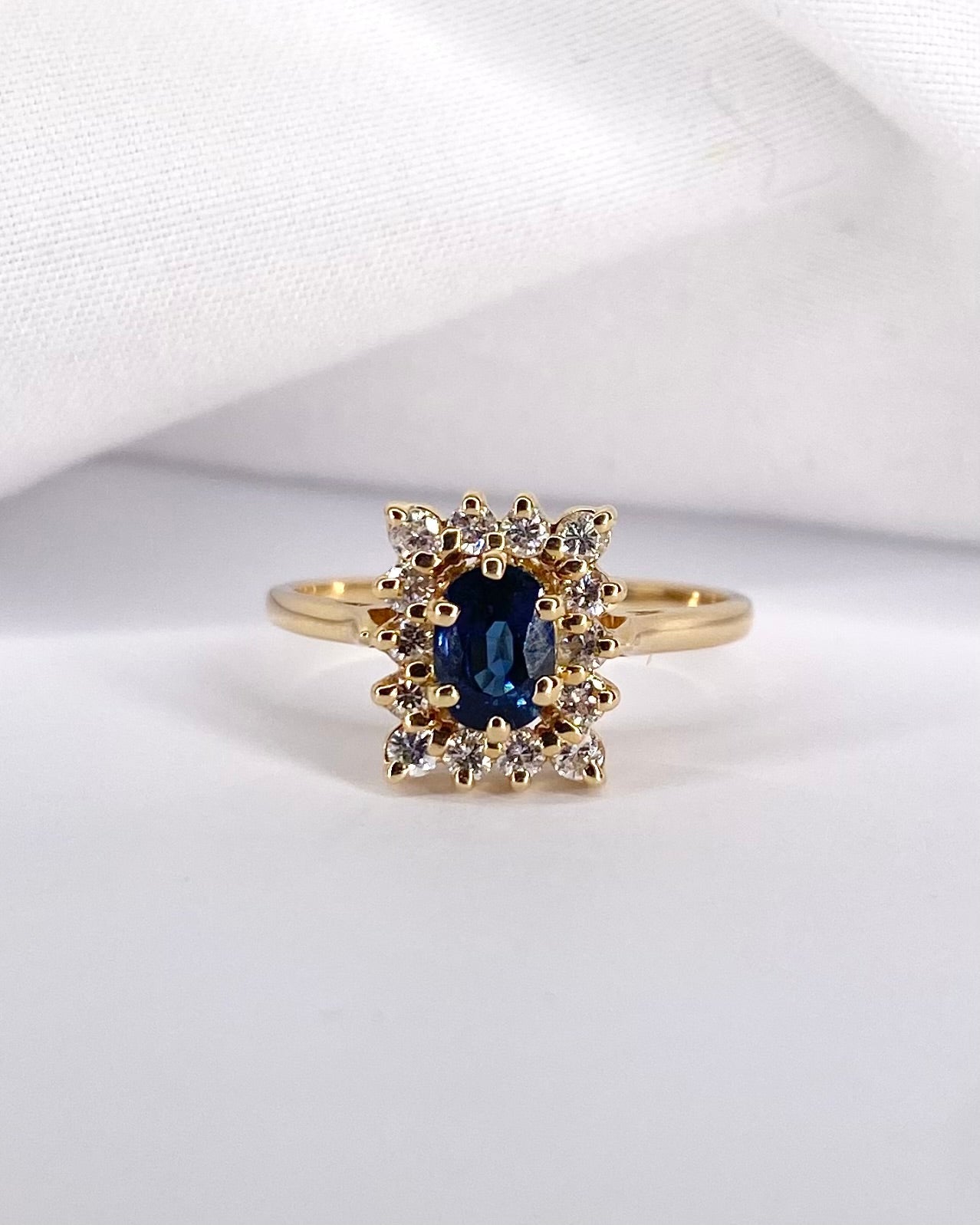 Bague Marguerite Saphir 0.65 carat &amp; Diamants "Tessa" - Elliade Paris