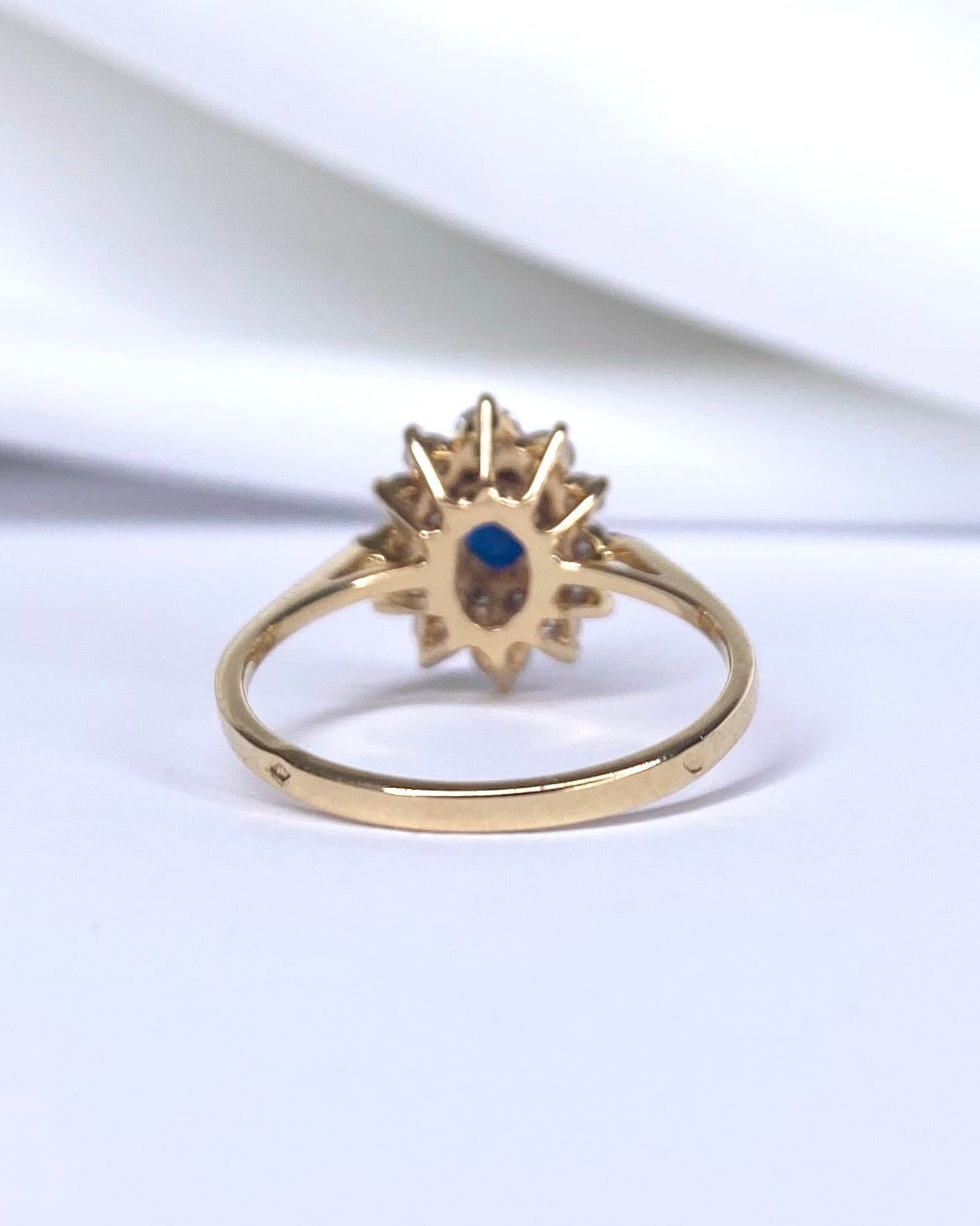 Bague Marguerite Saphir 0.67 carat &amp; Diamants 0.46 carat "Jolene" - Elliade Paris