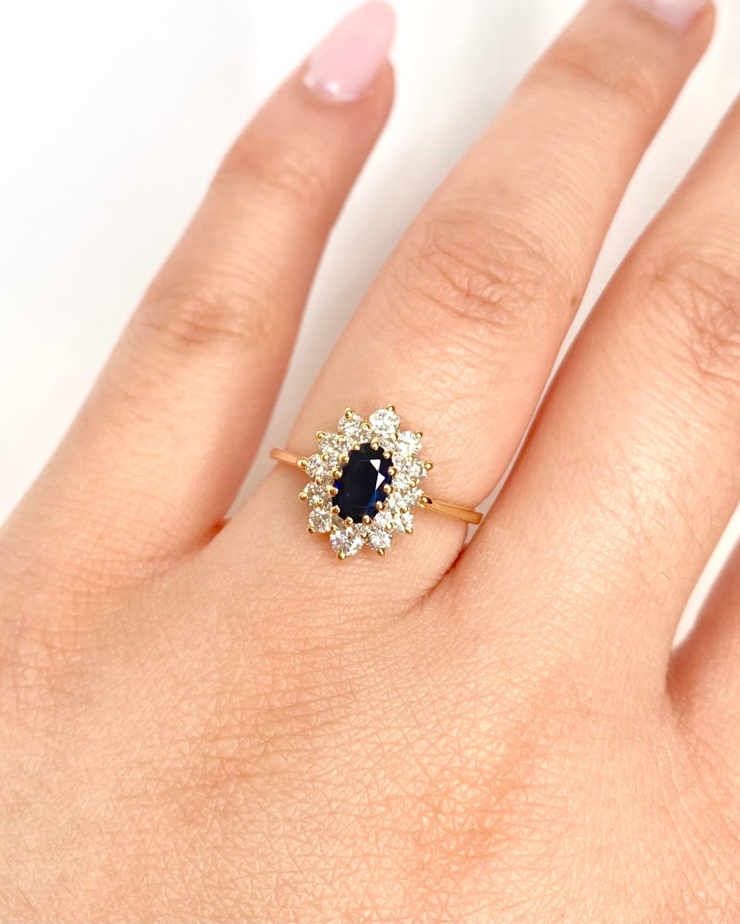 Bague Marguerite Saphir 0.67 carat &amp; Diamants 0.46 carat "Jolene" - Elliade Paris