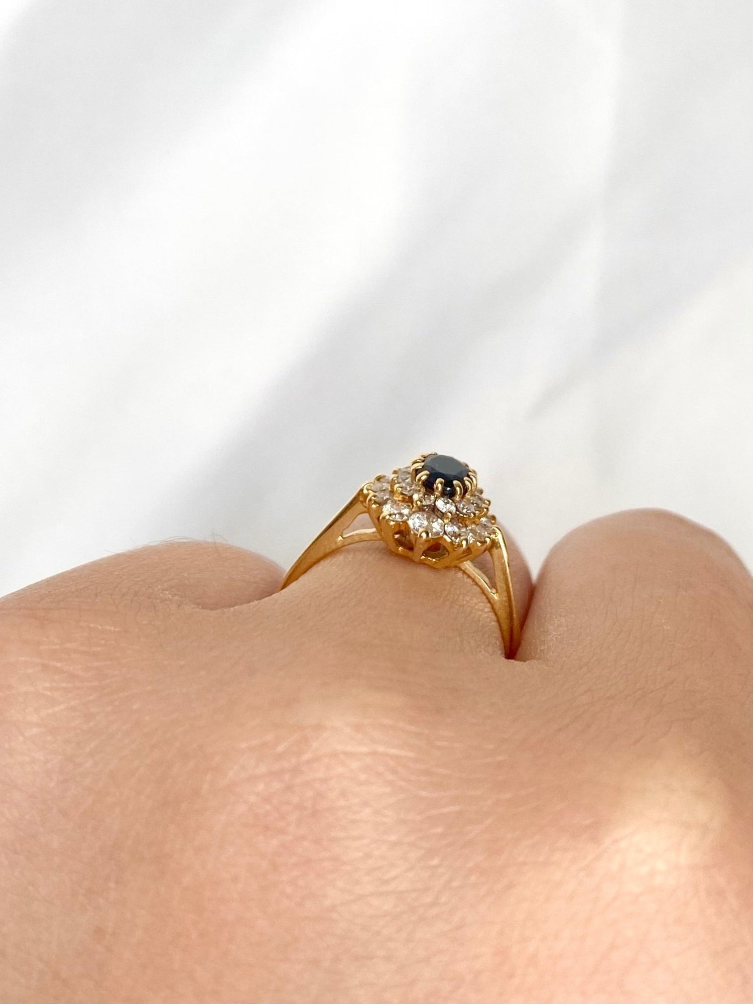 Bague Marguerite Saphir 0.67 carat &amp; Diamants 0.46 carat "Jolene" - Elliade Paris