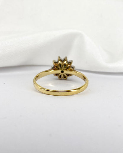 Bague Marguerite Saphir 0.68 carat &amp; 10 Diamants &quot;Sonja&quot; - Elliade Paris