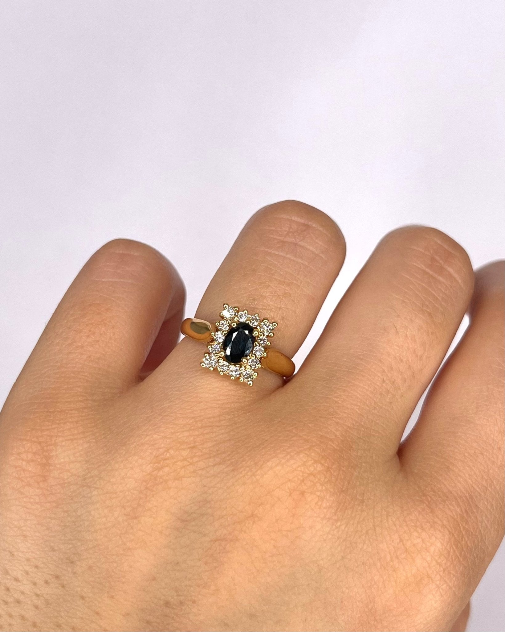 Bague Marguerite Saphir 0.68 carat &amp; Diamants 0.32 carat "Aryna" - Elliade Paris