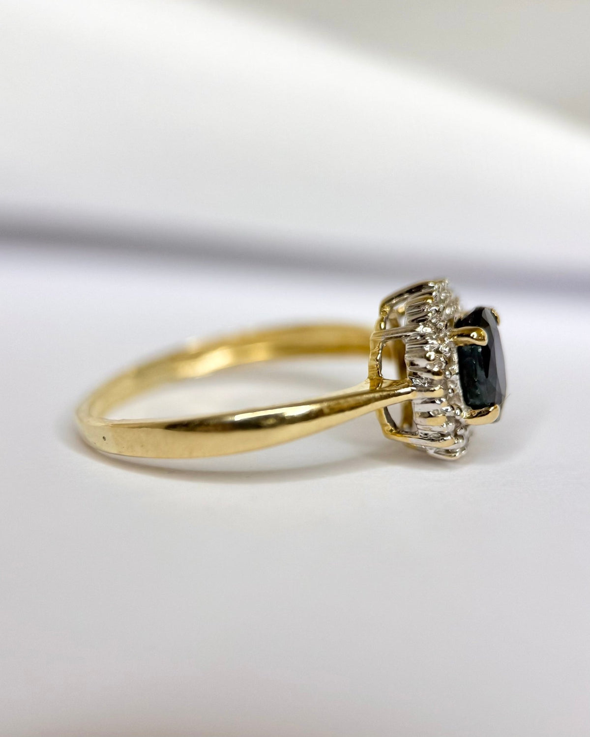 Bague Marguerite Saphir 0.69 carat &amp; Diamants 0.70 carat "Estelle" - Elliade Paris