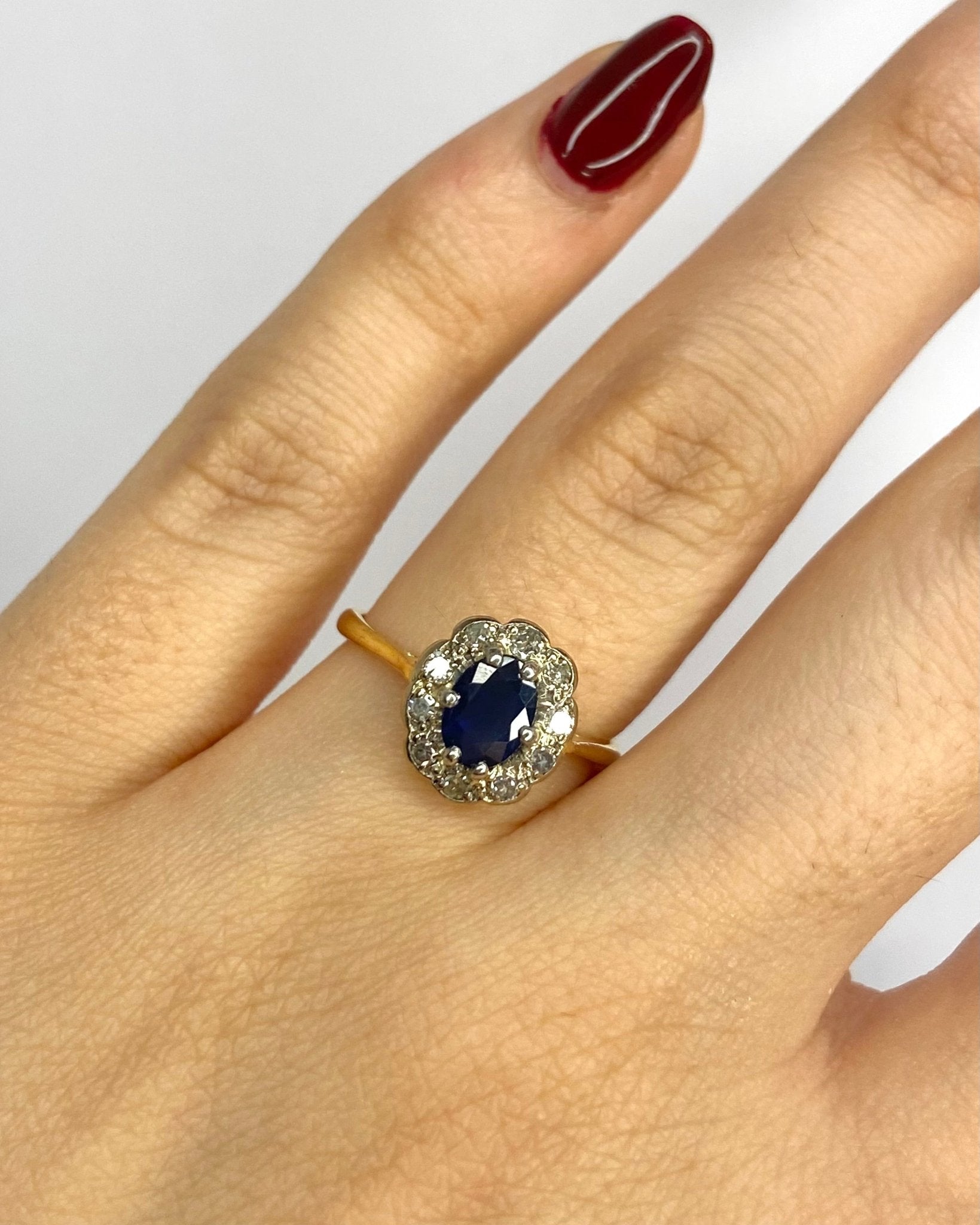 Bague Marguerite Saphir 0.70 carat &amp; 10 Diamants "Alexia" - Elliade Paris