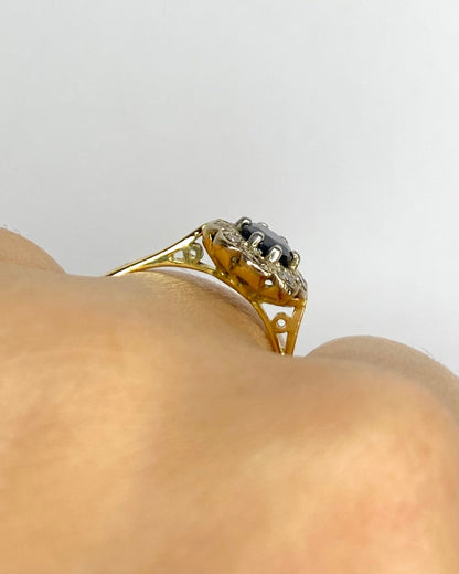 Bague Marguerite Saphir 0.70 carat &amp; 10 Diamants "Alexia" - Elliade Paris