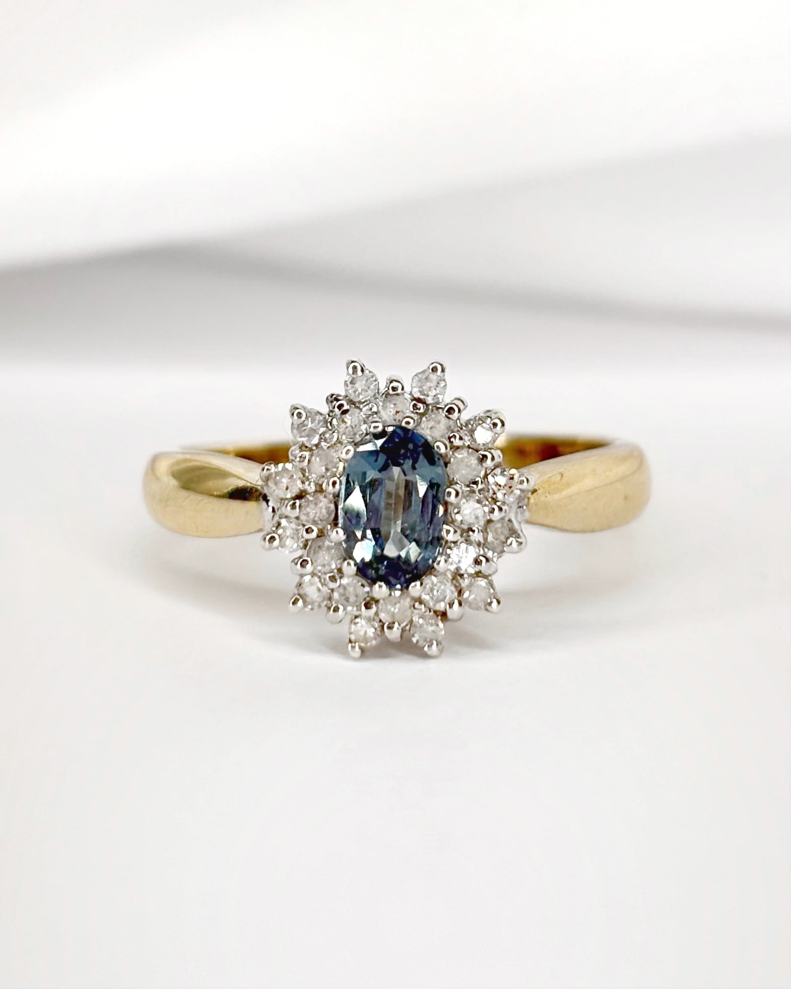Bague Marguerite Saphir 0.70 carat &amp; Diamants 0.24 carat "Lisa" - Elliade Paris