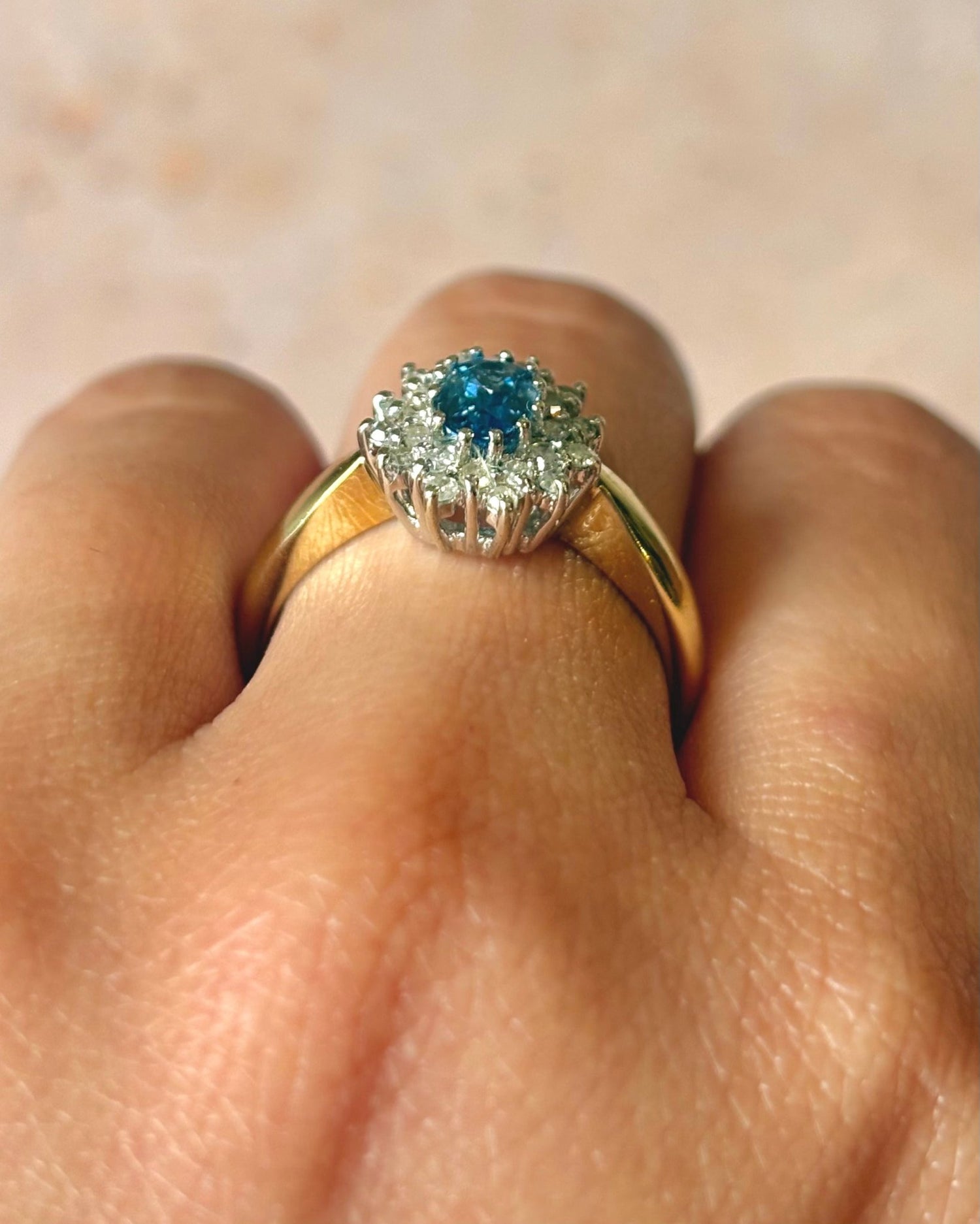 Bague Marguerite Saphir 0.70 carat &amp; Diamants 0.24 carat "Lisa" - Elliade Paris