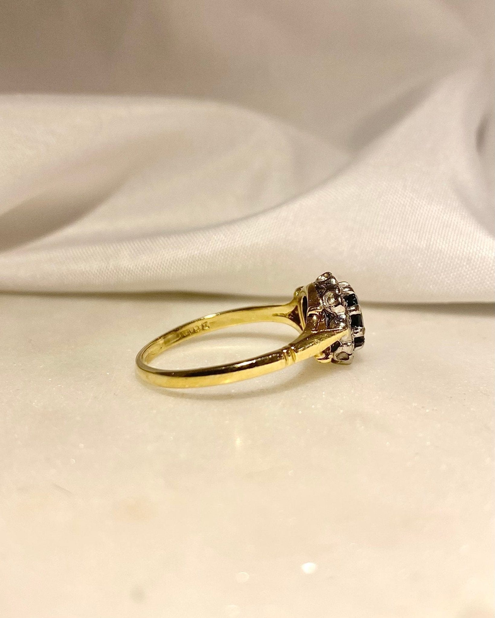 Bague Marguerite Saphir 0.70 carat &amp; Diamants "Fira" - Elliade Paris