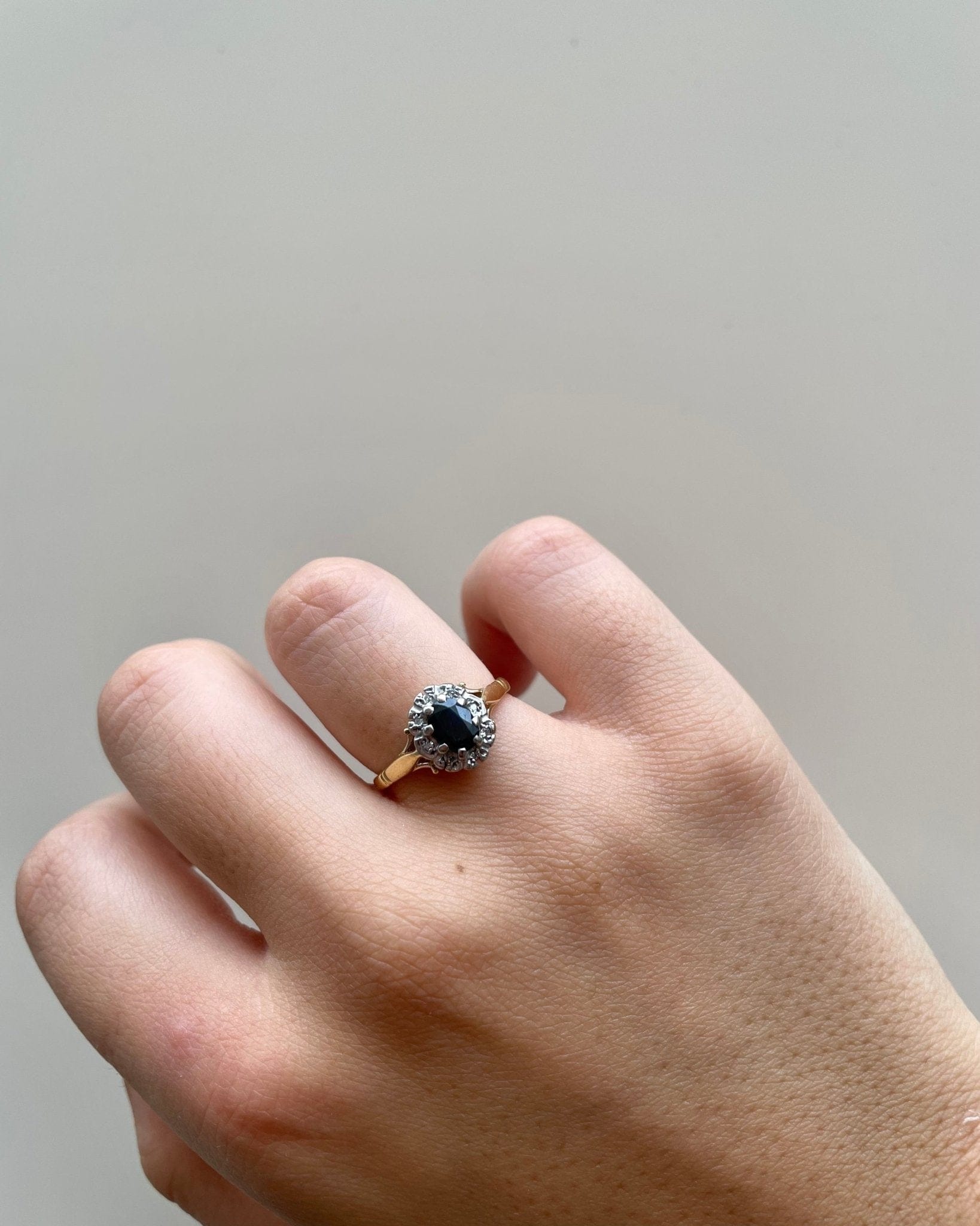 Bague Marguerite Saphir 0.70 carat &amp; Diamants "Fira" - Elliade Paris