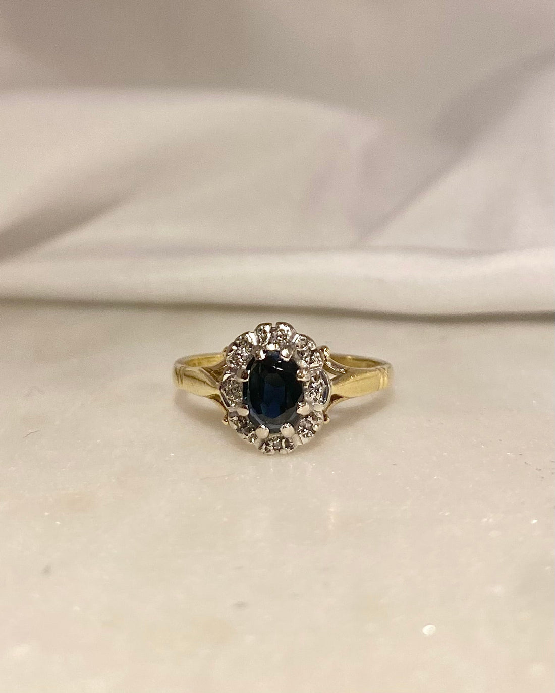 Bague Marguerite Saphir 0.70 carat &amp; Diamants &quot;Fira&quot; - Elliade Paris
