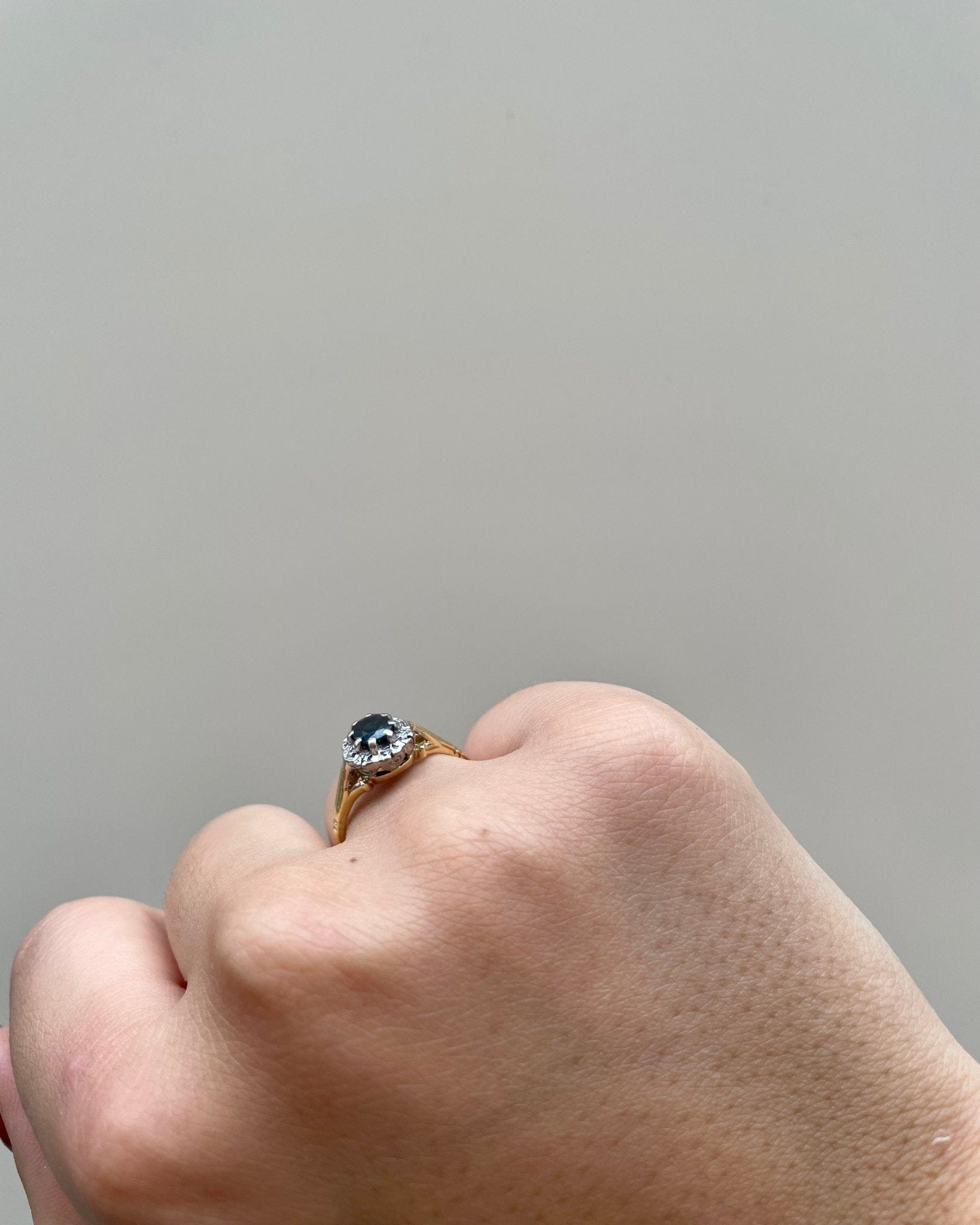 Bague Marguerite Saphir 0.70 carat &amp; Diamants "Fira" - Elliade Paris