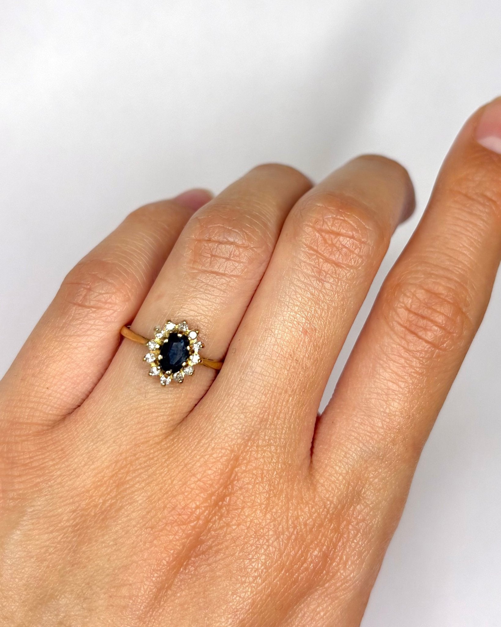 Bague Marguerite Saphir 0.70 carat &amp; Diamants "Gabriella" - Elliade Paris