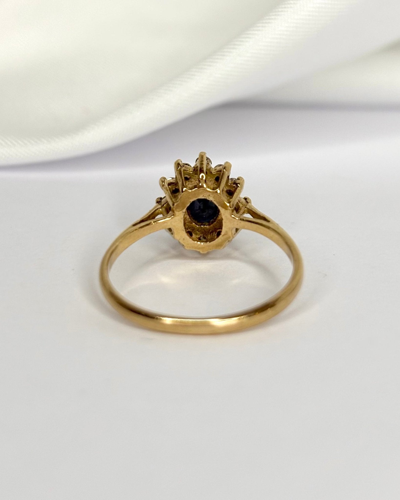 Bague Marguerite Saphir 0.70 carat &amp; Diamants "Gabriella" - Elliade Paris