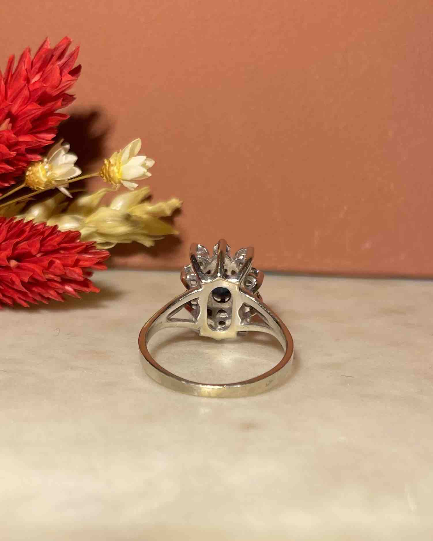 Bague Marguerite Saphir 0.70 carat &amp; Diamants "Lesly" - Elliade Paris