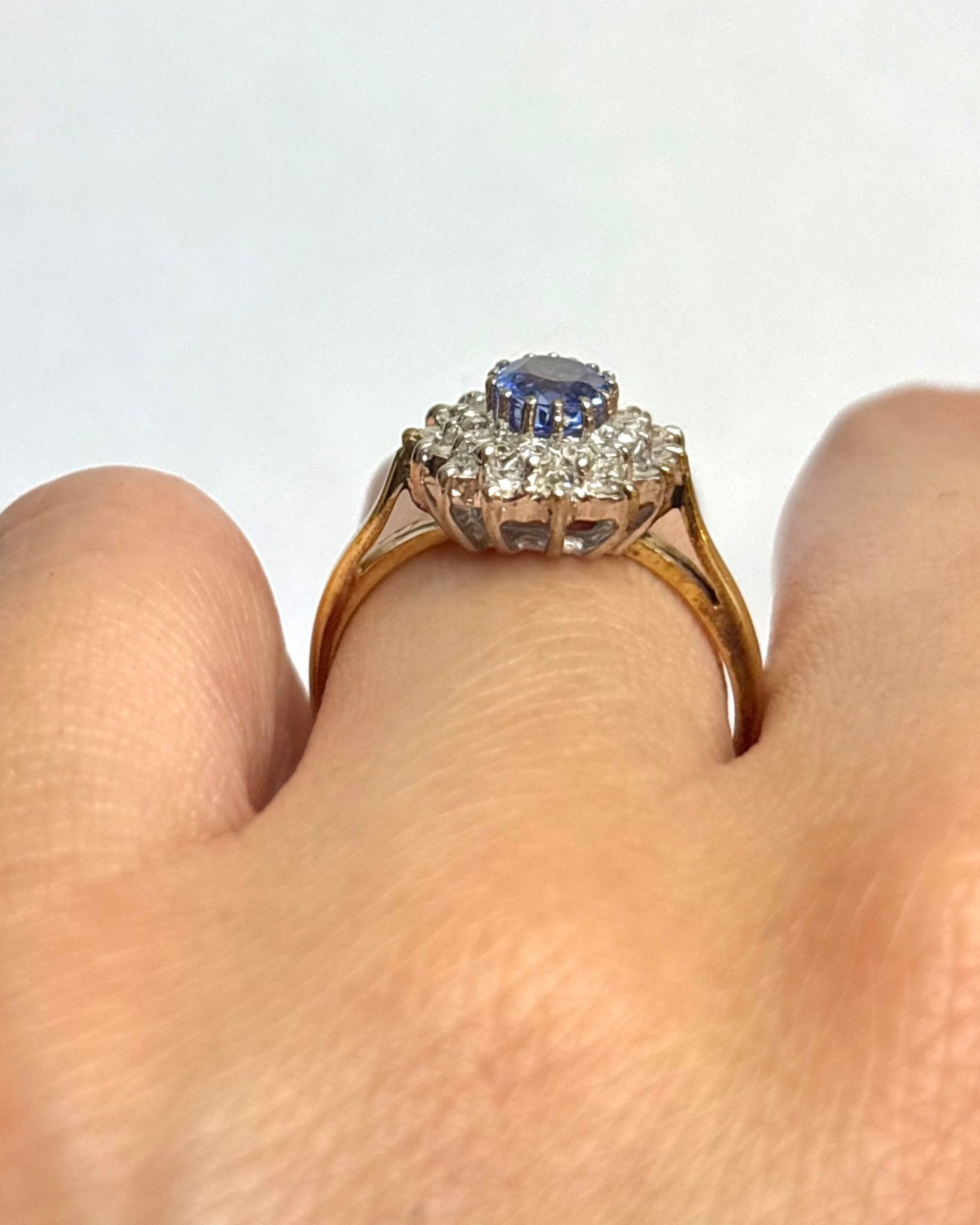 Bague Marguerite Saphir 0.70 carat &amp; Diamants "Nelly" - Elliade Paris